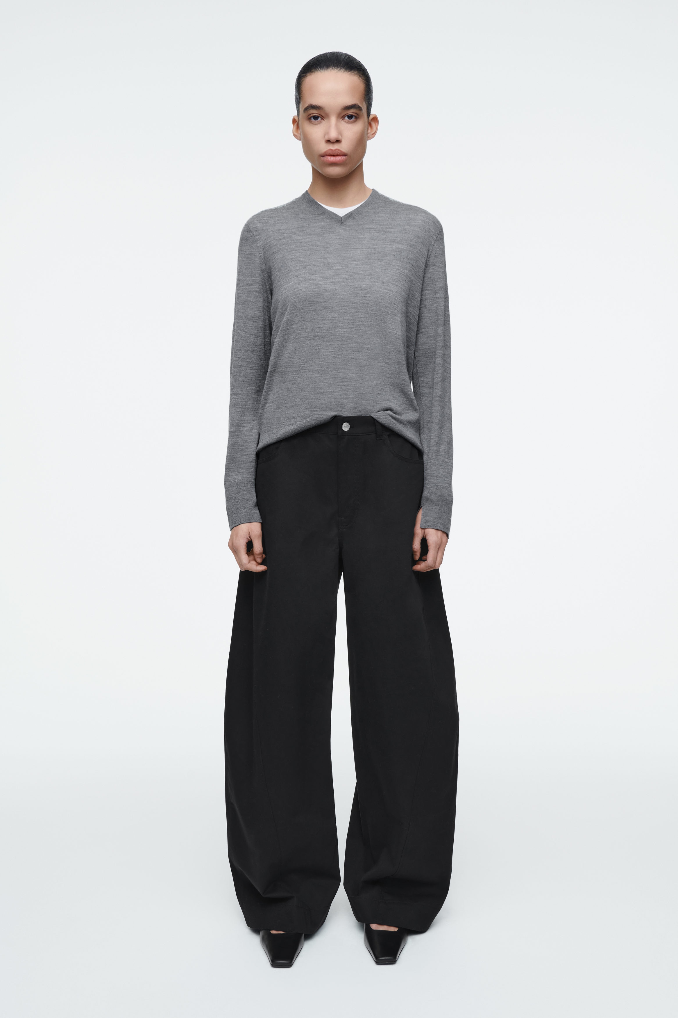 新品未使用完売品【COS】BARREL-LEG COTTON TROUSERS BARREL-LEG COTTON TROUSERS - BEIGE | COS