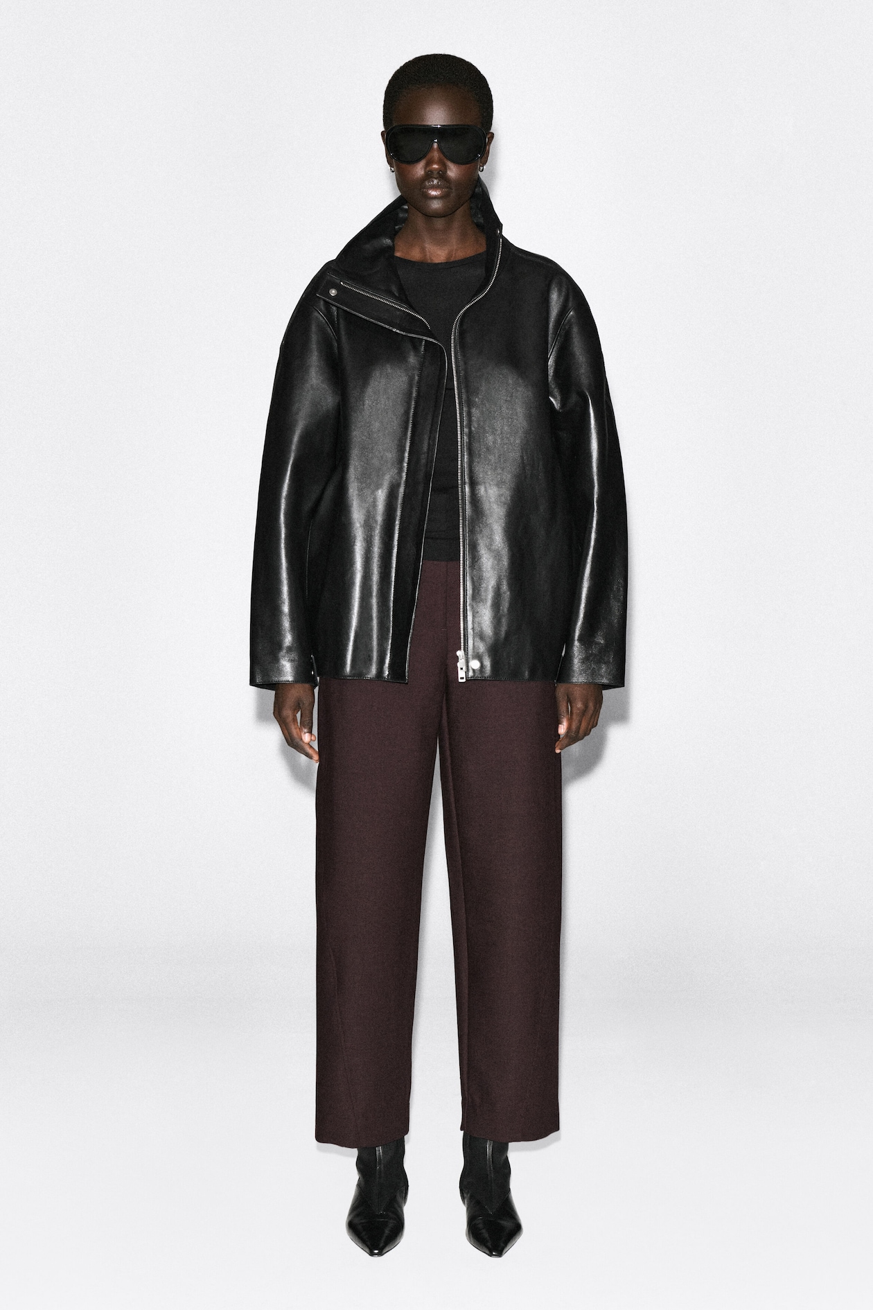 CROPPED WOOL BARREL-LEG TROUSERS — BROWN