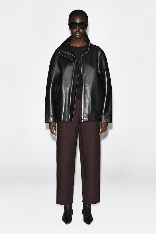 CROPPED WOOL BARREL-LEG TROUSERS — BROWN