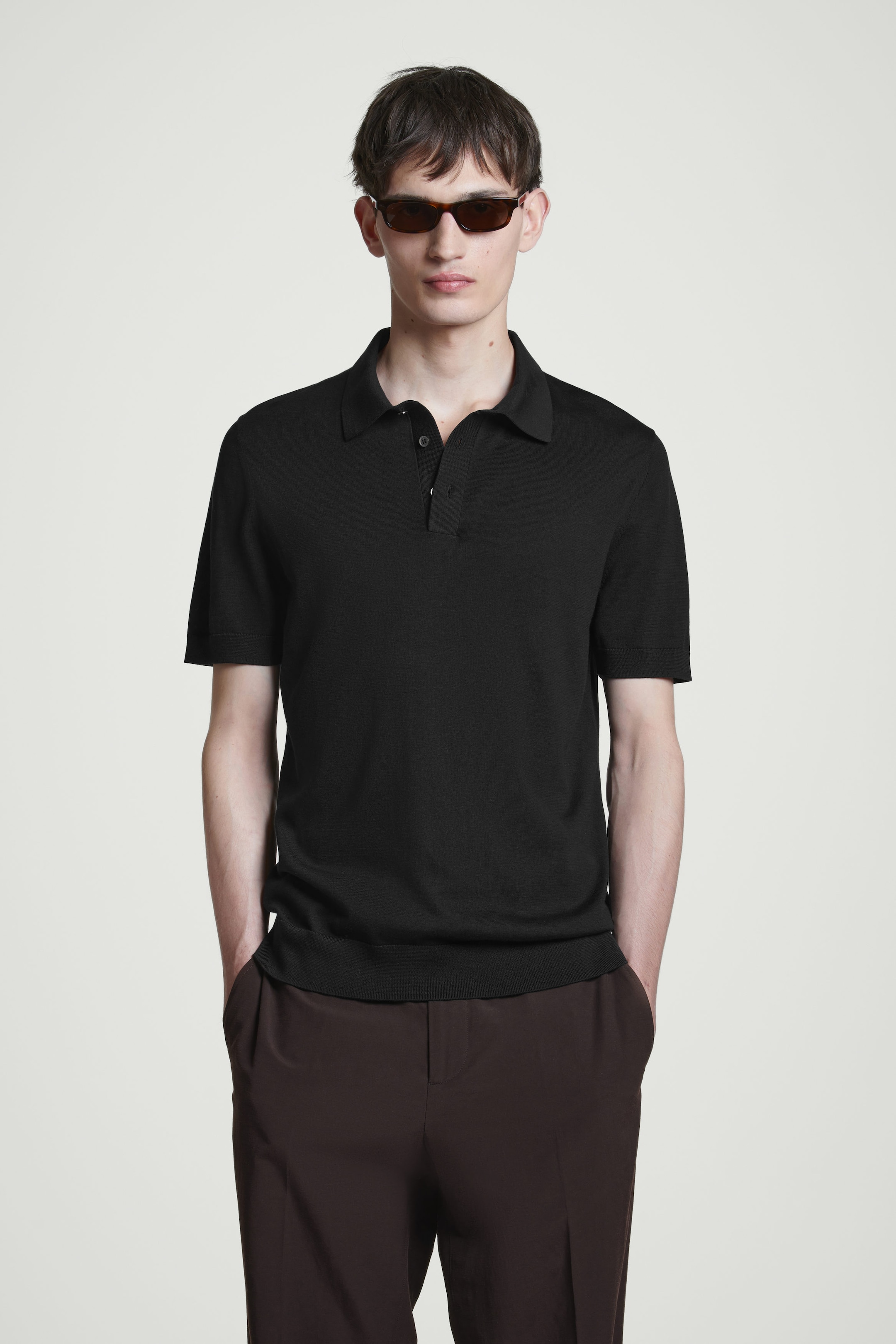 SCHMAL GESCHNITTENES POLOSHIRT AUS SEIDENSTRICK