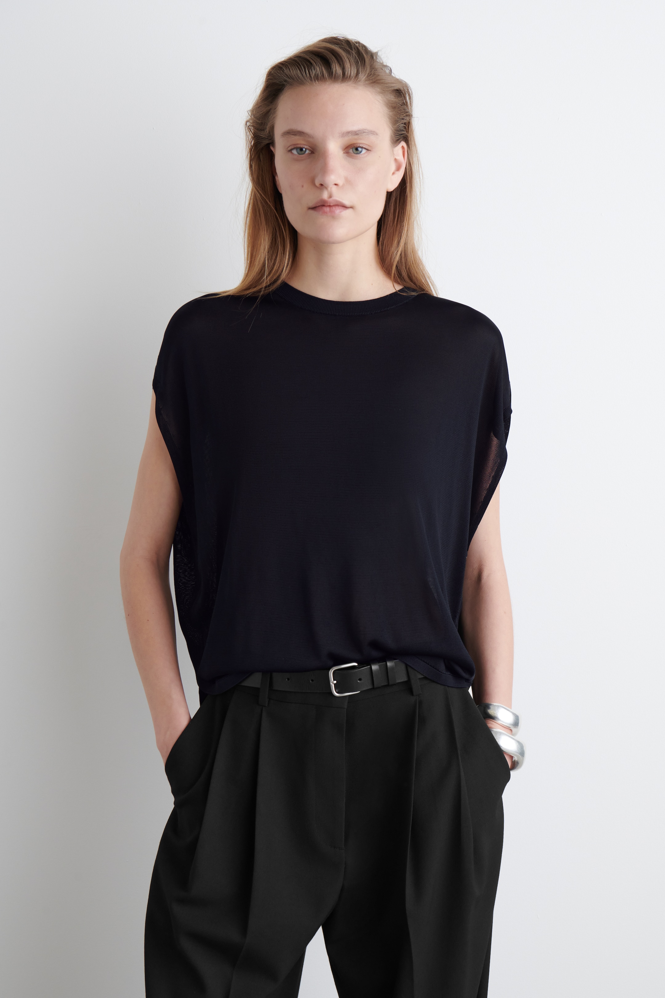 Grösseres Bild ansehen: RUND GESCHNITTENES GESTRICKTES T-SHIRT - NAVYBLAU - DAMEN | H&M CH 1