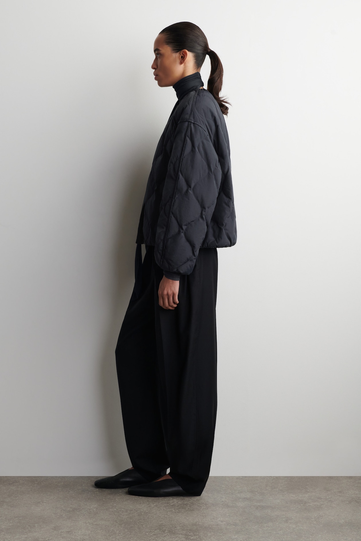 GATHERED QUILTED DOWN JACKET — NAVY