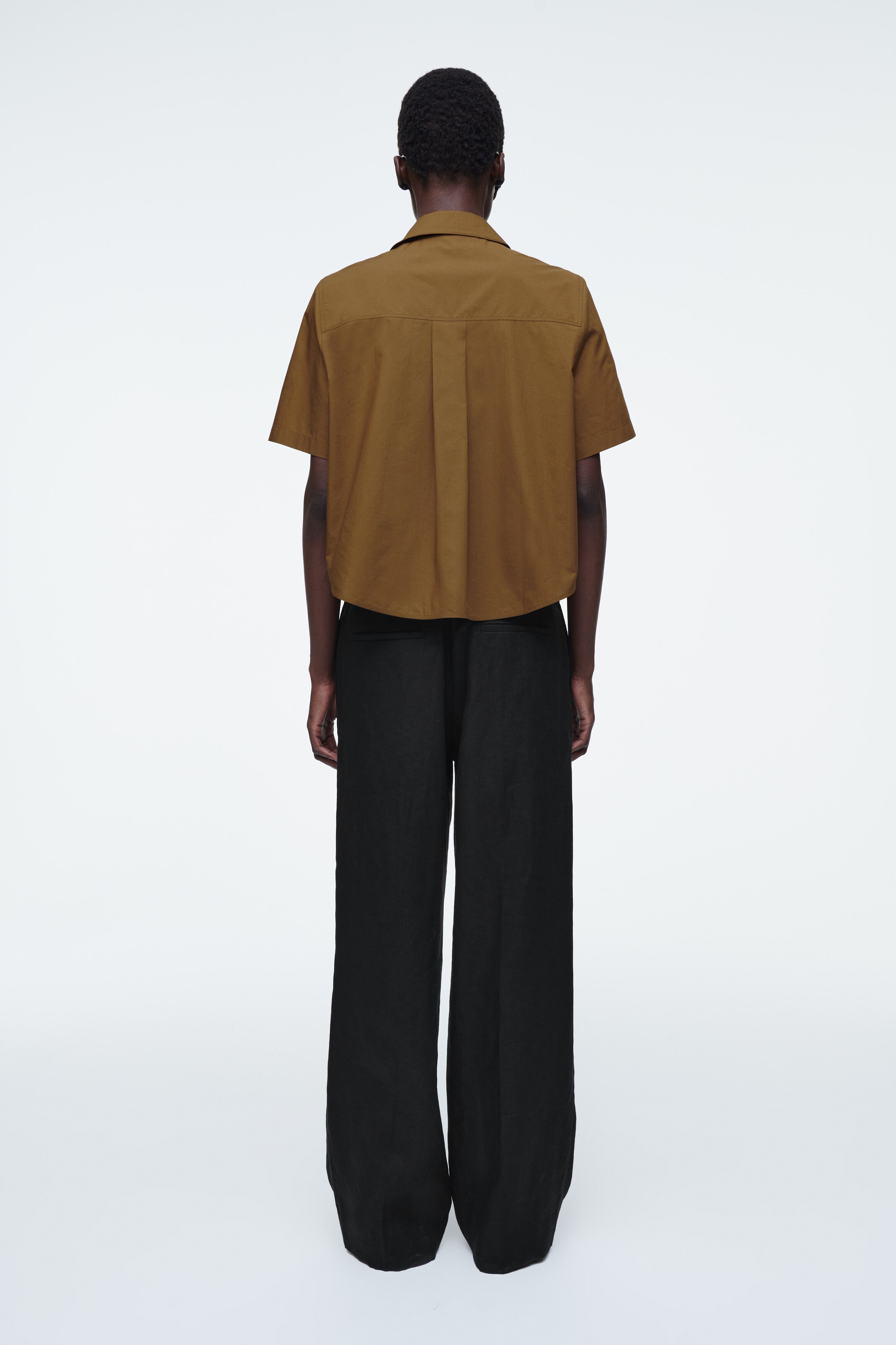 Grösseres Bild ansehen: VERKÜRZTES KURZARMHEMD AUS BAUMWOLLE - BRAUN - DAMEN | H&M CH 4