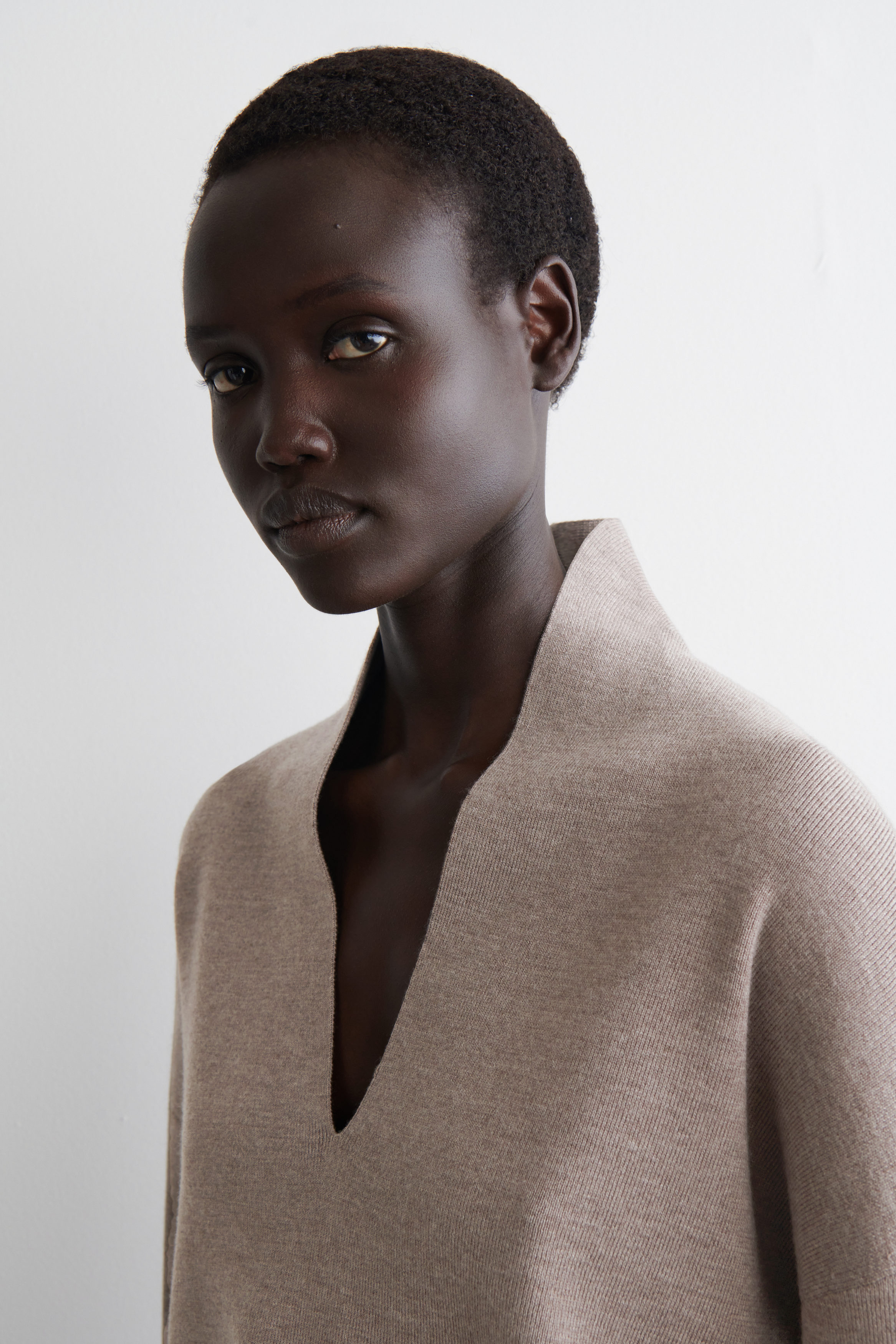 DRAPED MERINO WOOL V-NECK JUMPER - MOLE MÉLANGE | COS