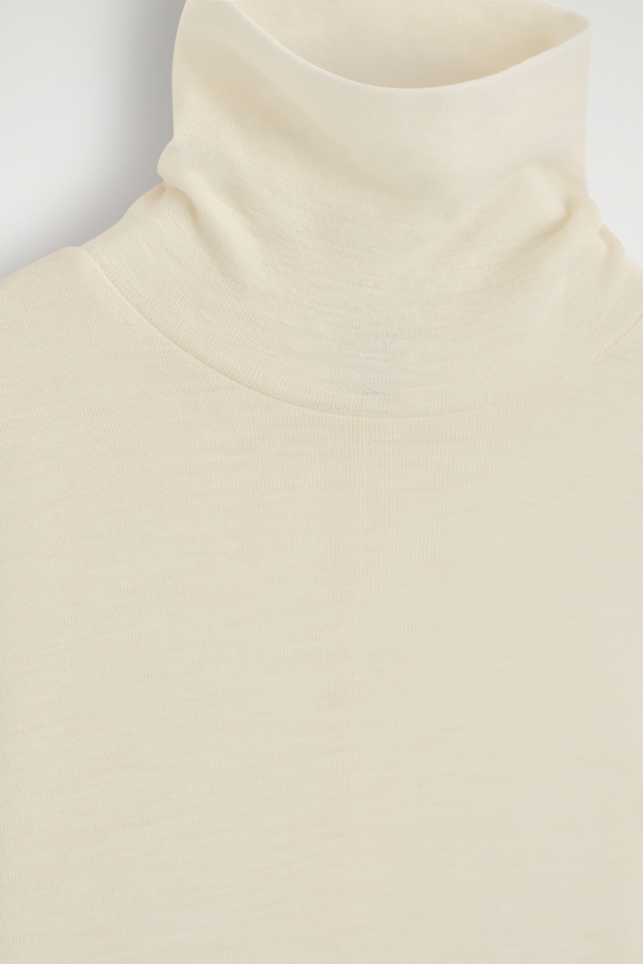 MERINO WOOL TURTLENECK TOP — CREAM