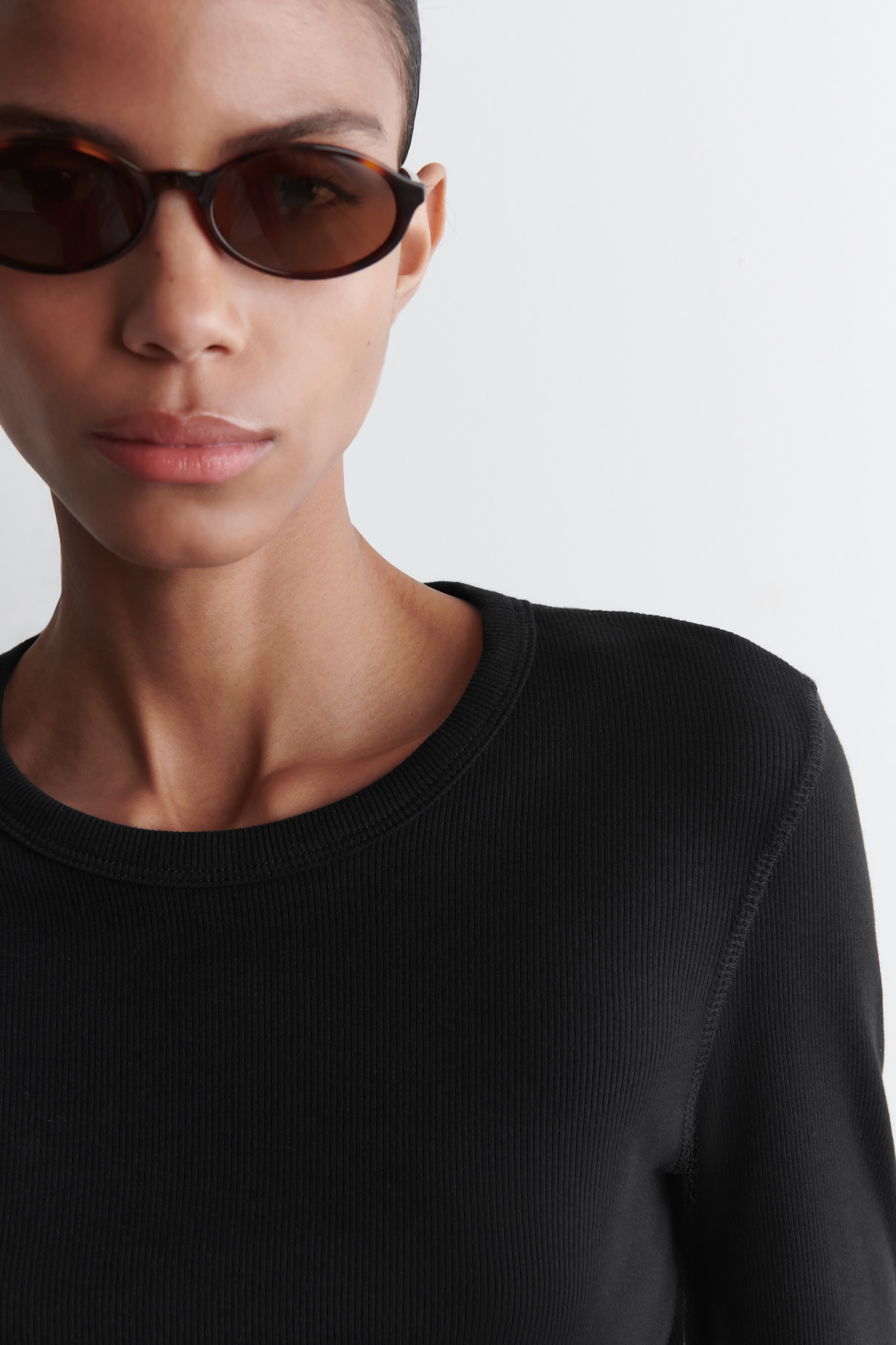 Zobrazit větší obrázek: RIBBED JERSEY LONG-SLEEVED TOP - ČERNÁ - ŽENY | H&M CZ 3
