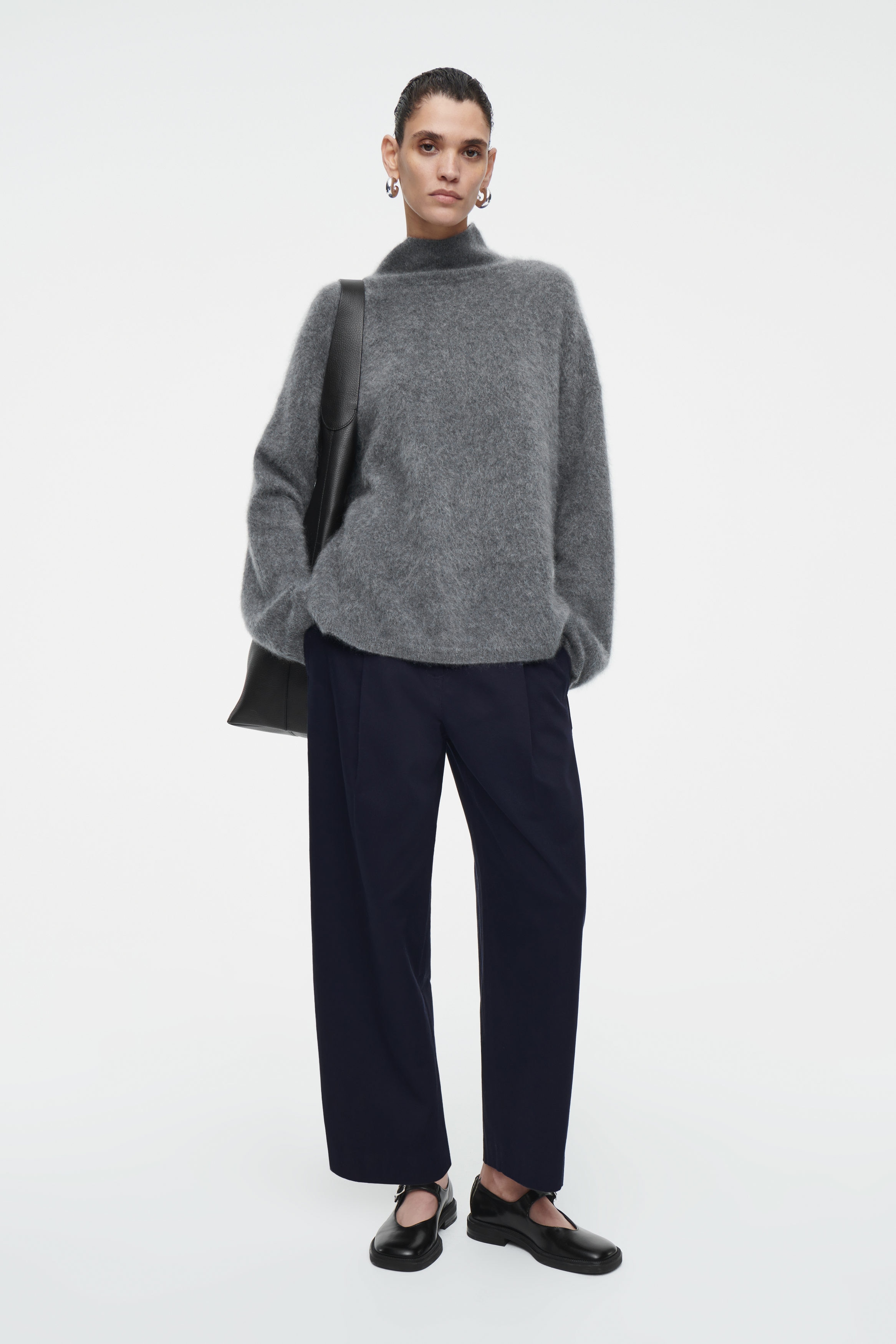 PLEATED BARREL-LEG CHINOS - NAVY | COS