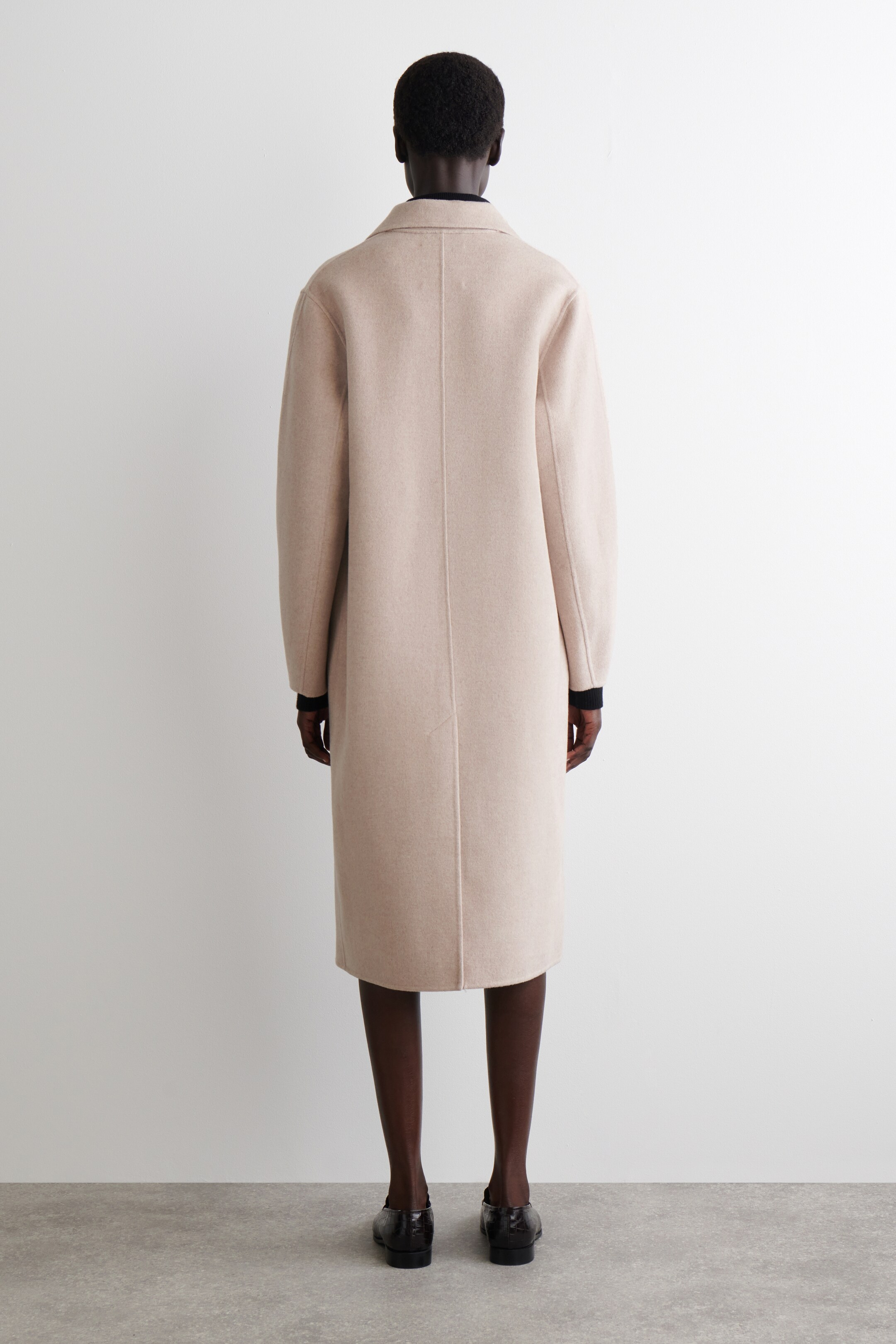 Größeres Bild ansehen: LANGER MANTEL AUS DOUBLEFACE-WOLLE - HELLES BEIGE - Ladies | H&M DE 4