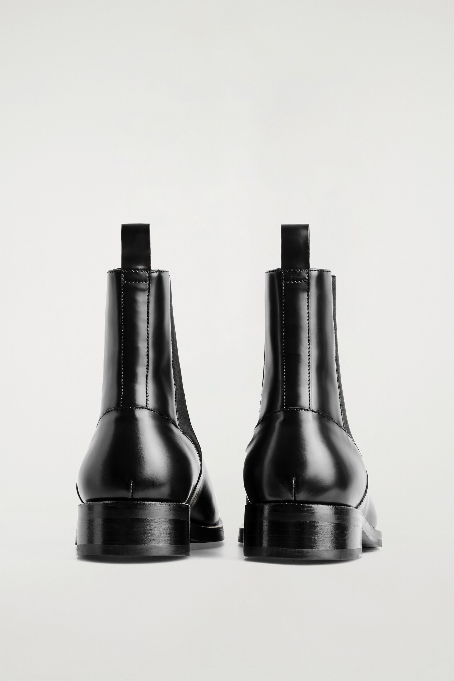 CHELSEA BOOTS EN CUIR À BOUT CARRÉ - NOIR/BLEU MARINE - 7