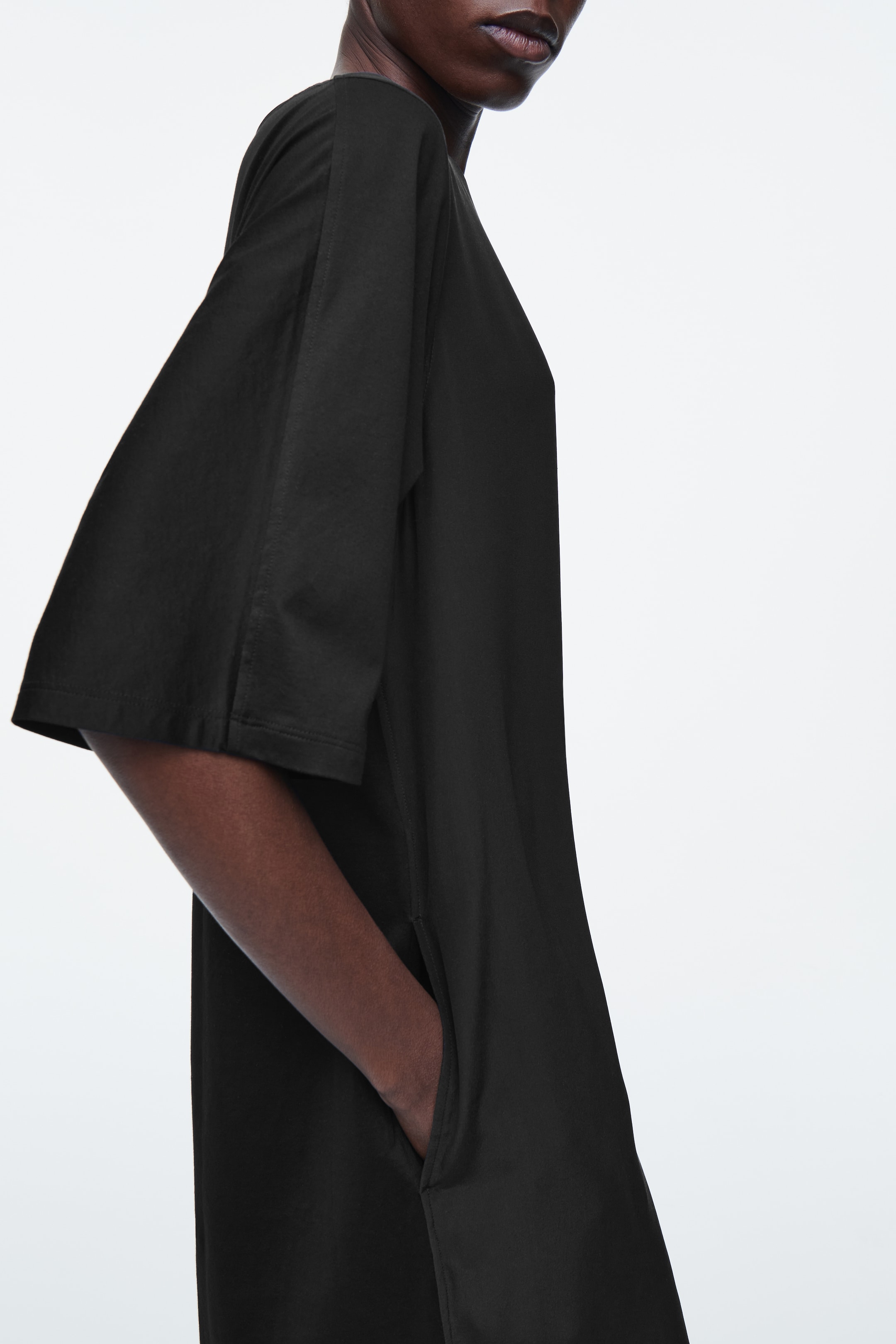 Visualizza immagine più grande: ABITO T-SHIRT MIDI IN SETA CON PANNELLI - NERO - DONNA | H&M IT 2