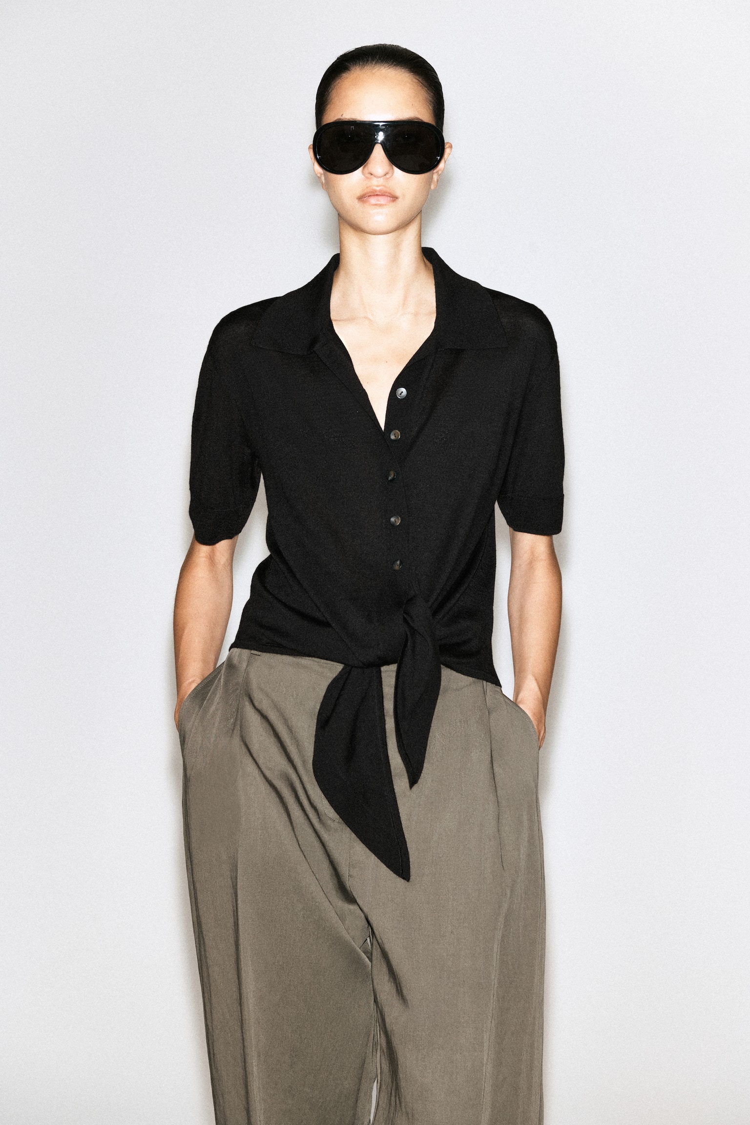 TIE-FRONT KNITTED WOOL SHIRT - שחור/לבן - 1