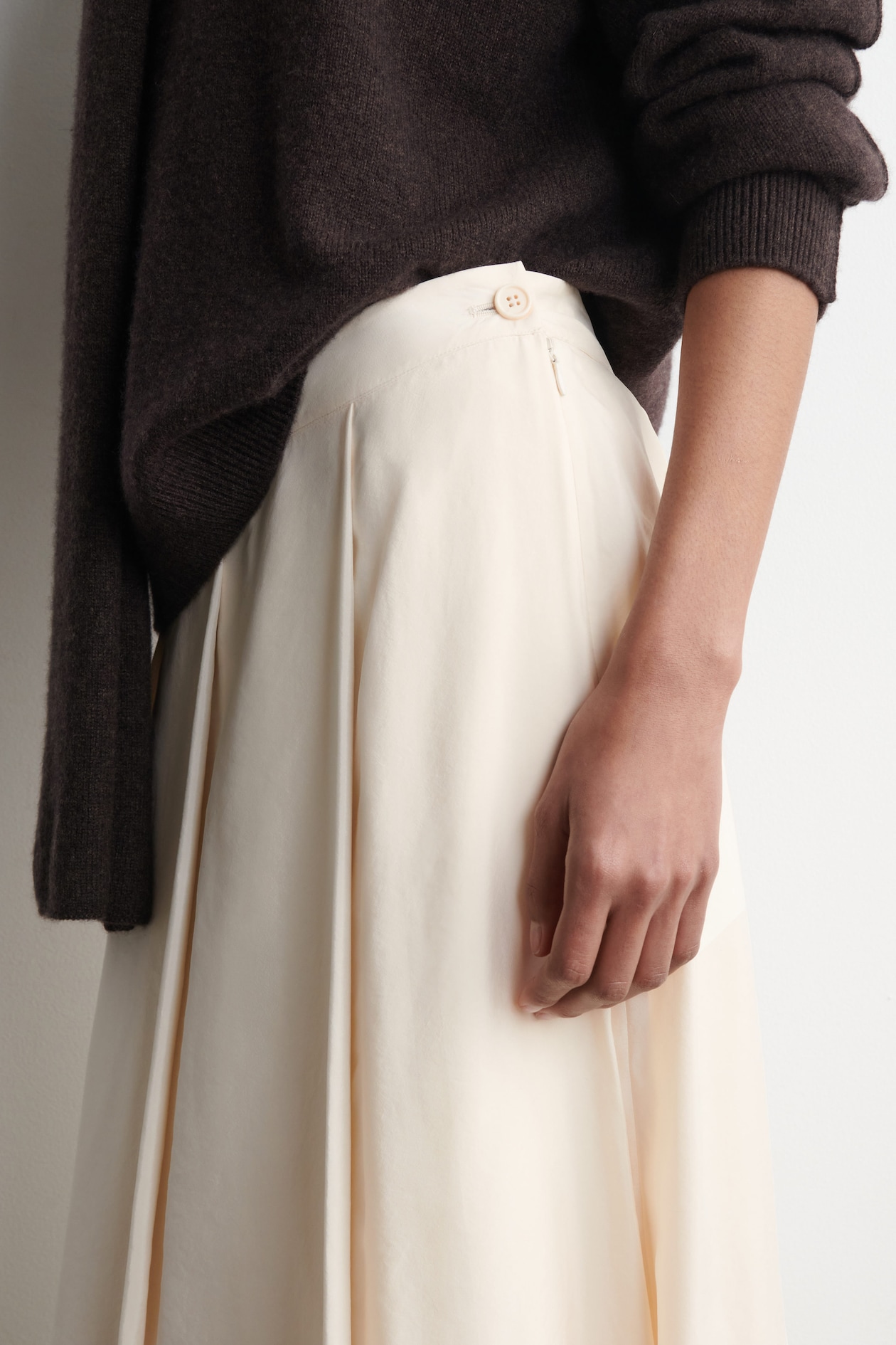 PLEATED A-LINE MIDI SKIRT — CREAM