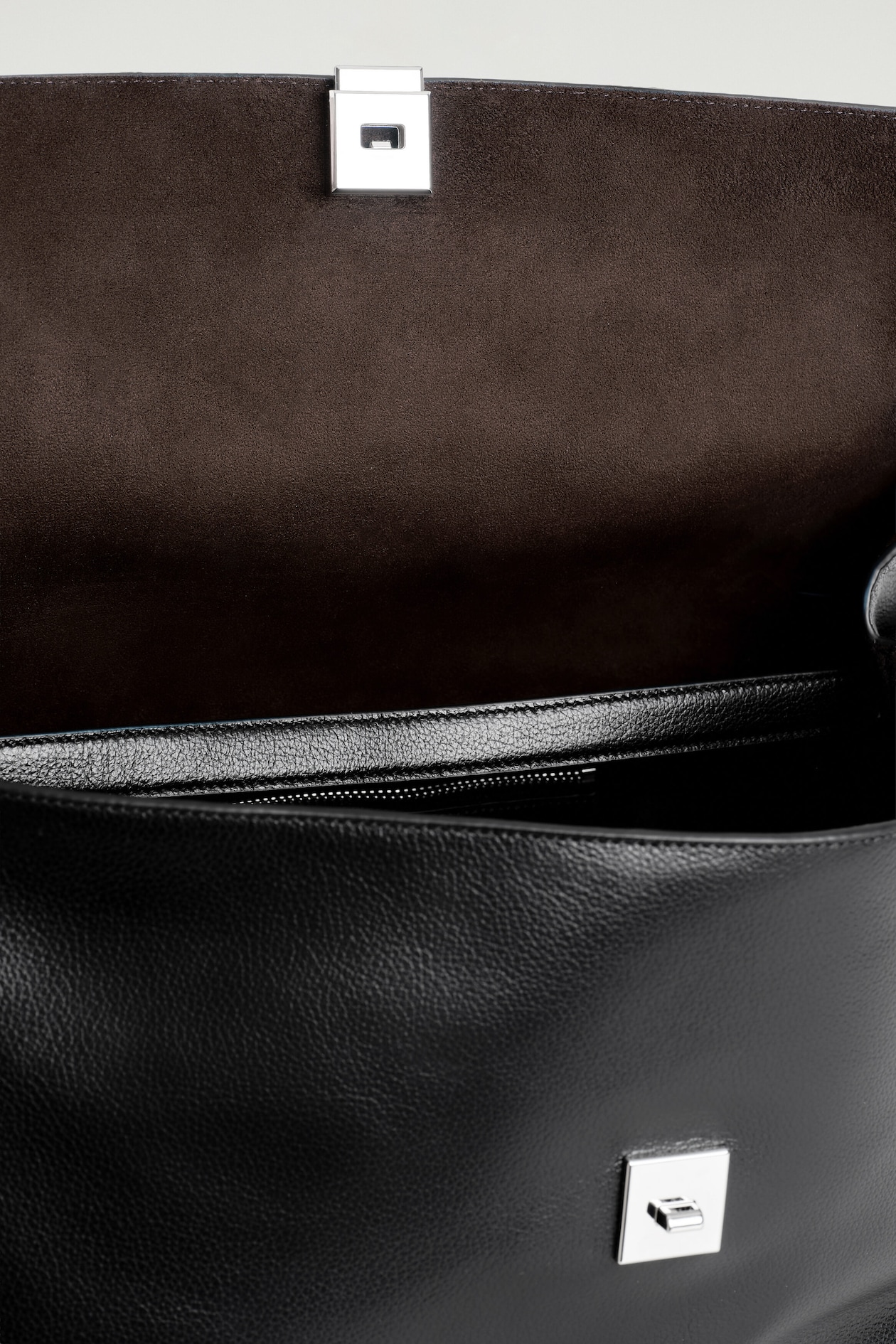 TRULLO FLAP BAG - LEATHER — BLACK