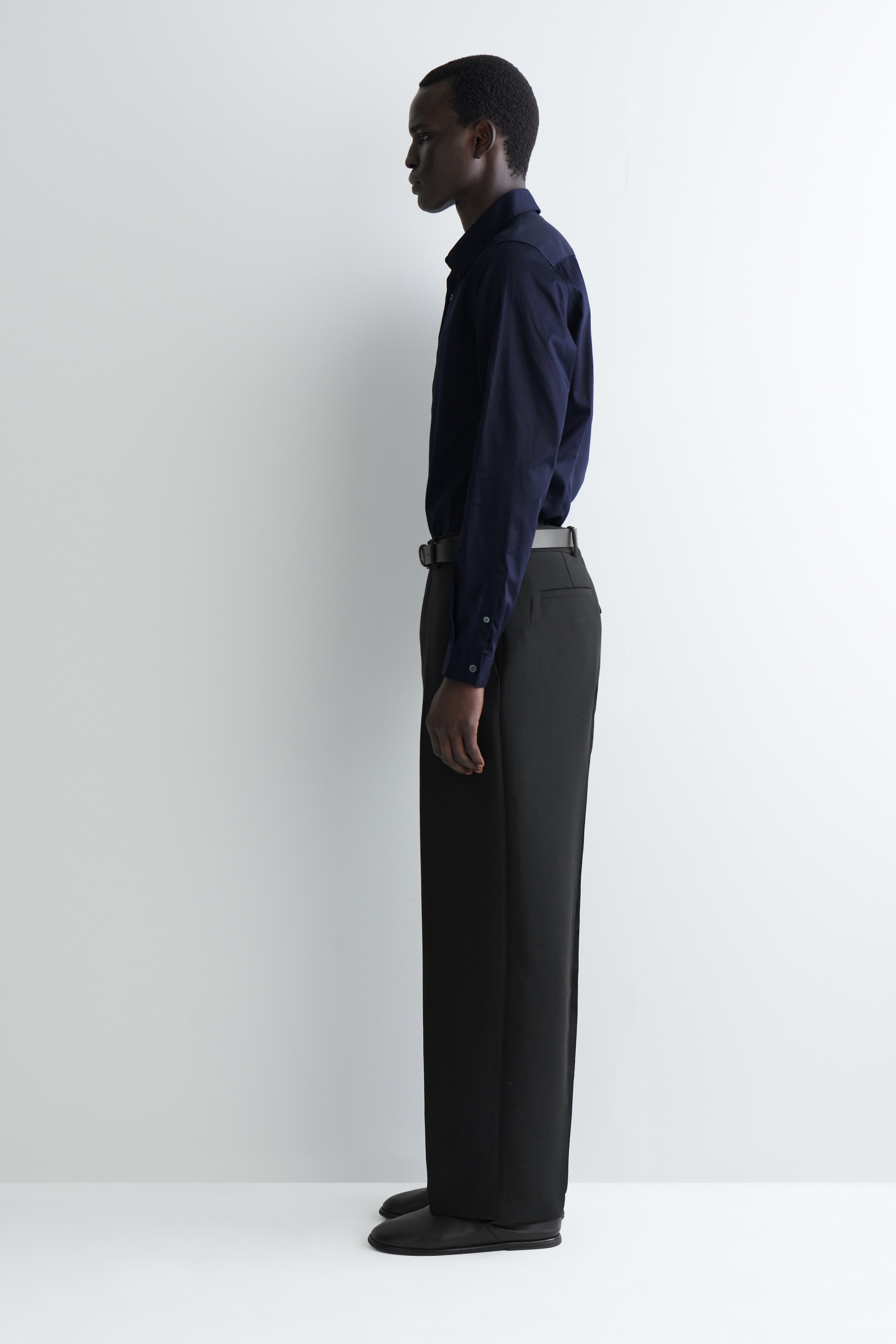 View larger image: SLIM TAILORED POPLIN SHIRT - NAVY - Men | H&M GB 3