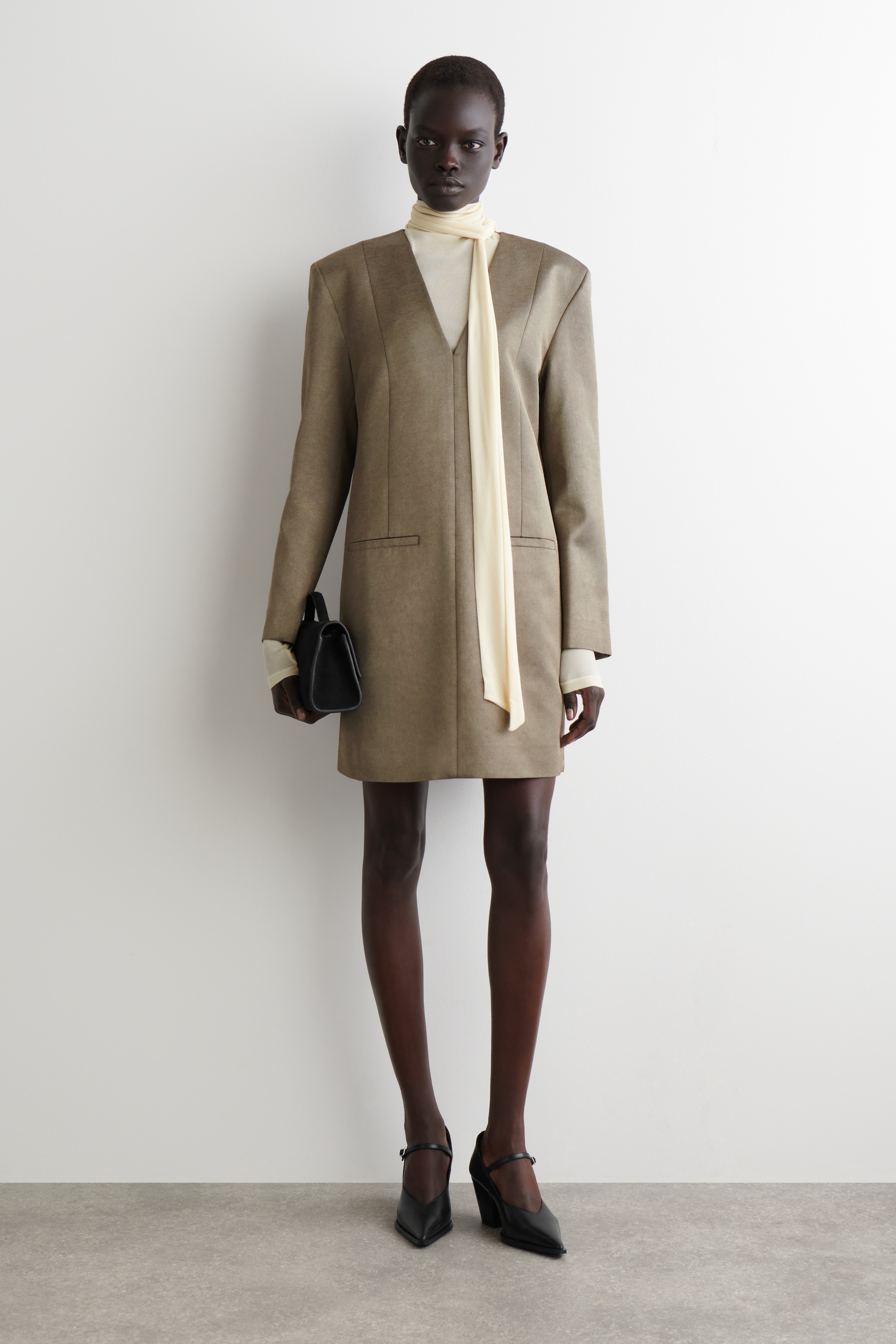 Visualizza immagine più grande: ABITO SMOKING IN MISTO LANA METALLIZZATA - BRONZO - DONNA | H&M IT 1