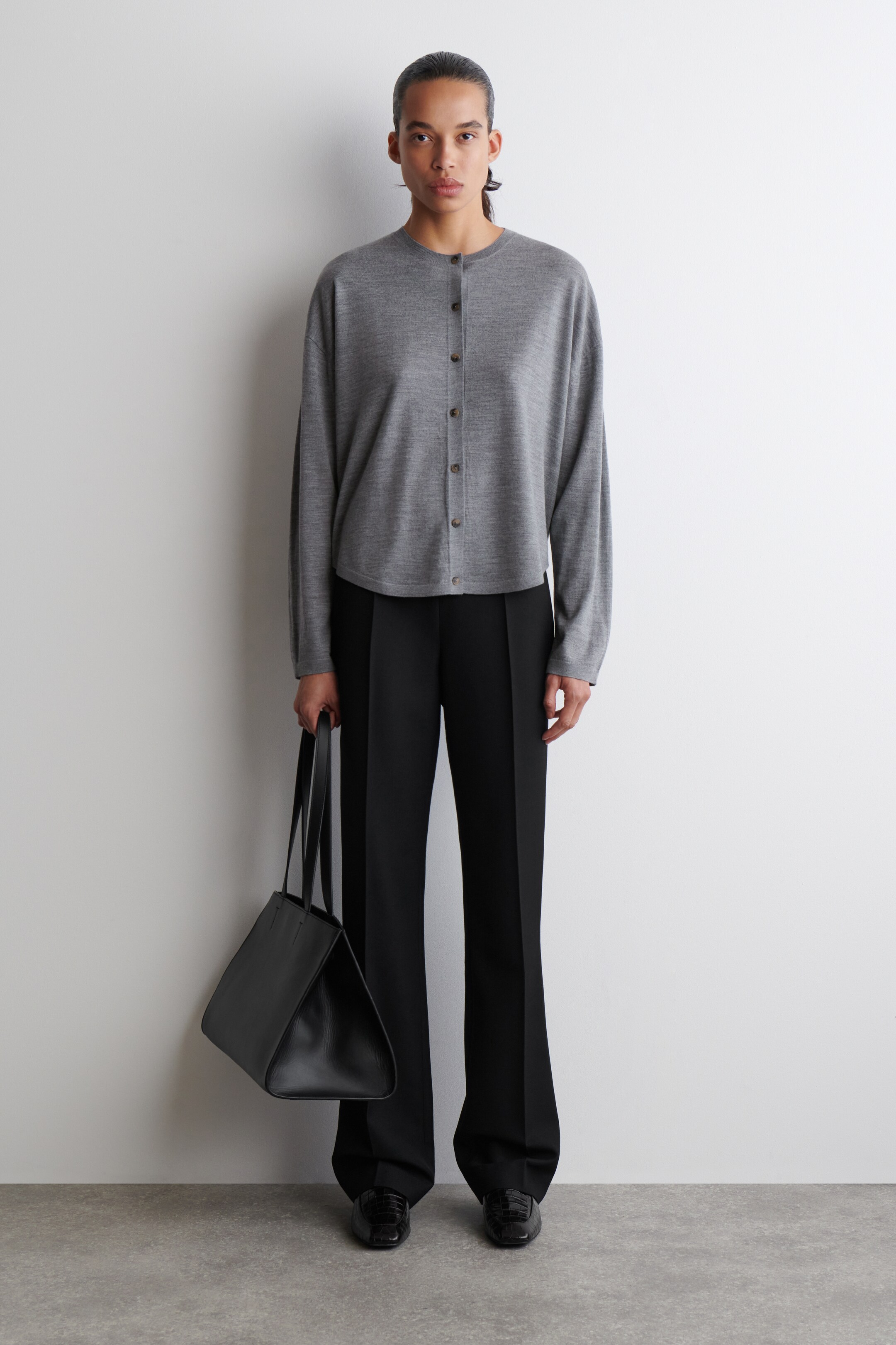 Ver imagen más grande: CÁRDIGAN DE LANA MERINO DE CORTE CIRCULAR - GRIS JASPEADO - MUJER | H&M ES 2