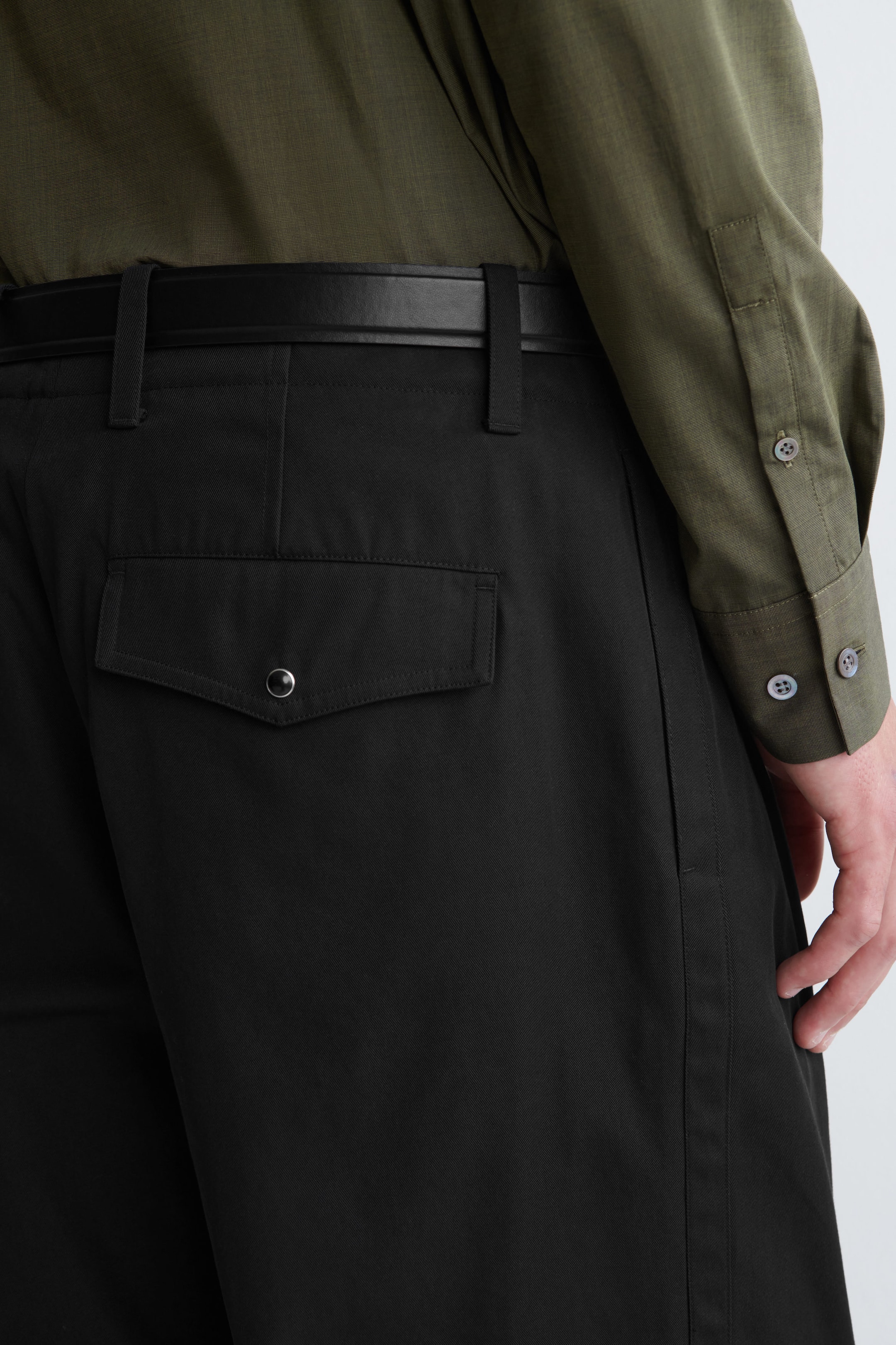 PLEATED WIDE-LEG PANTS