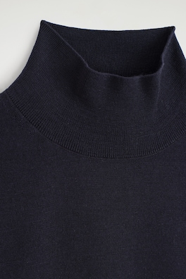MERINO WOOL TURTLENECK TOP — NAVY 7