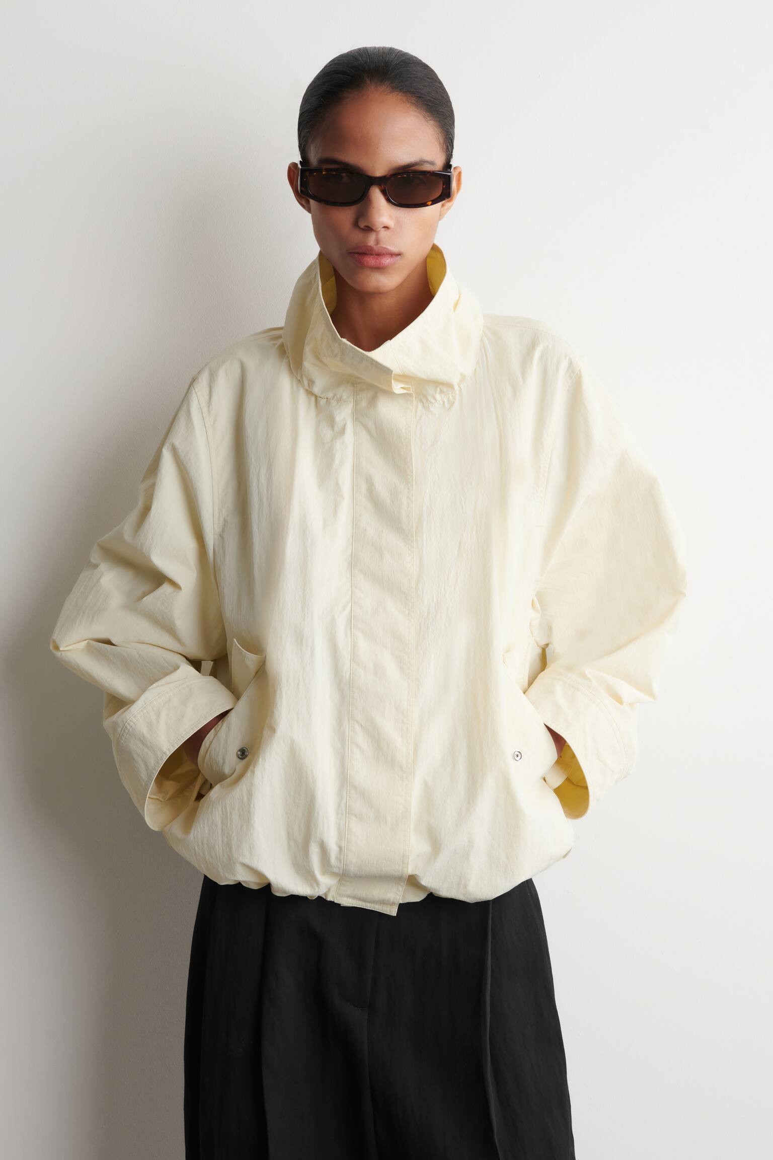 CHAQUETA DE NAILON CON CUELLO ALTO - CREMA/BEIGE - 8