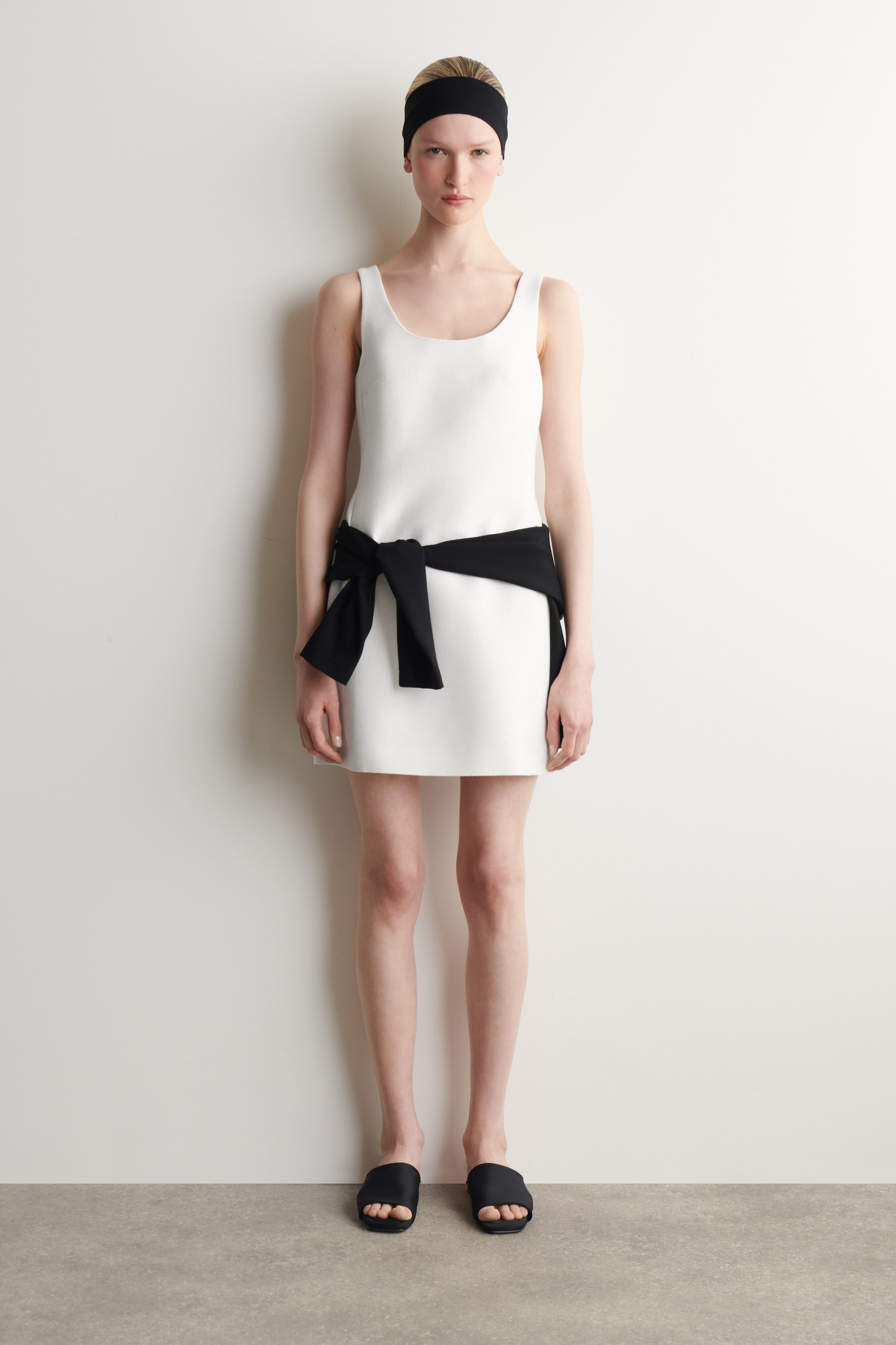 Größeres Bild ansehen: SKULPTURALES MINIKLEID - WEISS - Ladies | H&M DE 1