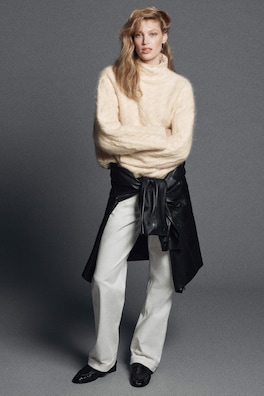 FOLDED CURVED-LEG TURN-UP JEANS — WHITE 7