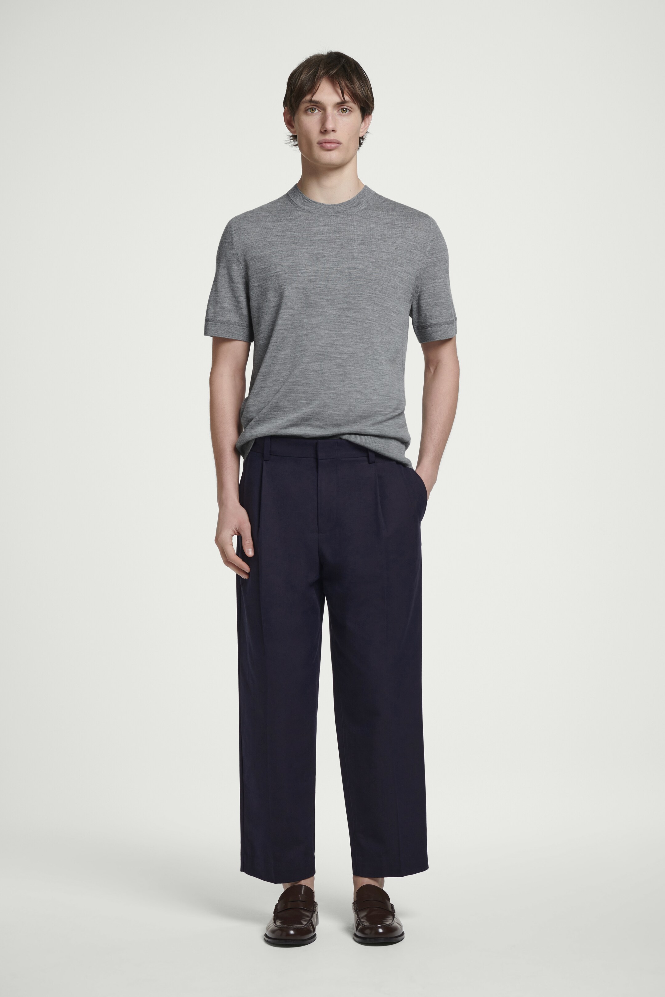 Größeres Bild ansehen: SCHMALES STRICK-T-SHIRT AUS MERINOWOLLE - GRAU MELIERT - Men | H&M DE 3
