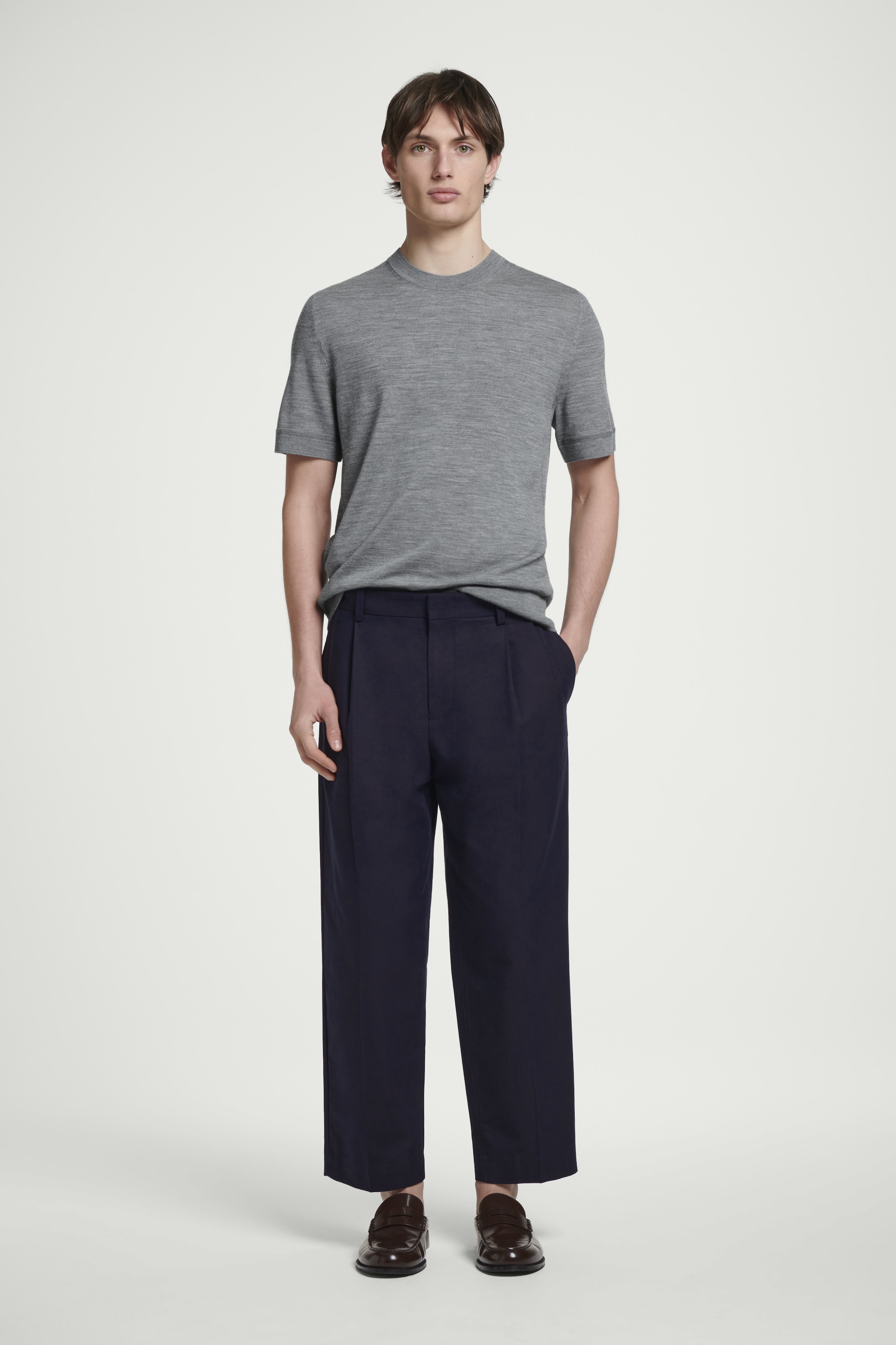 Größeres Bild ansehen: SCHMALES STRICK-T-SHIRT AUS MERINOWOLLE - GRAU MELIERT - Men | H&M DE 3