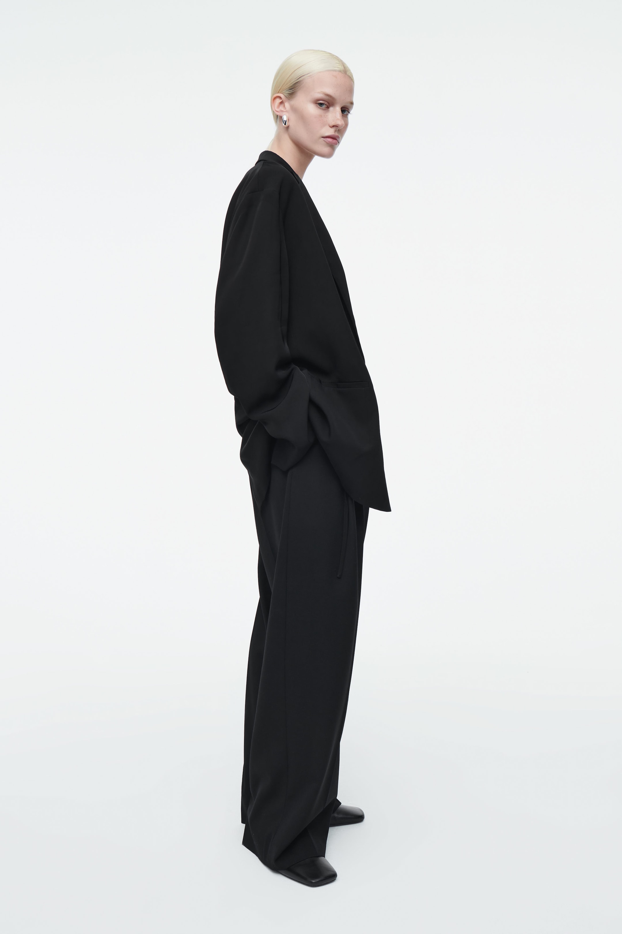 OVERSIZED TIE-FRONT BLAZER