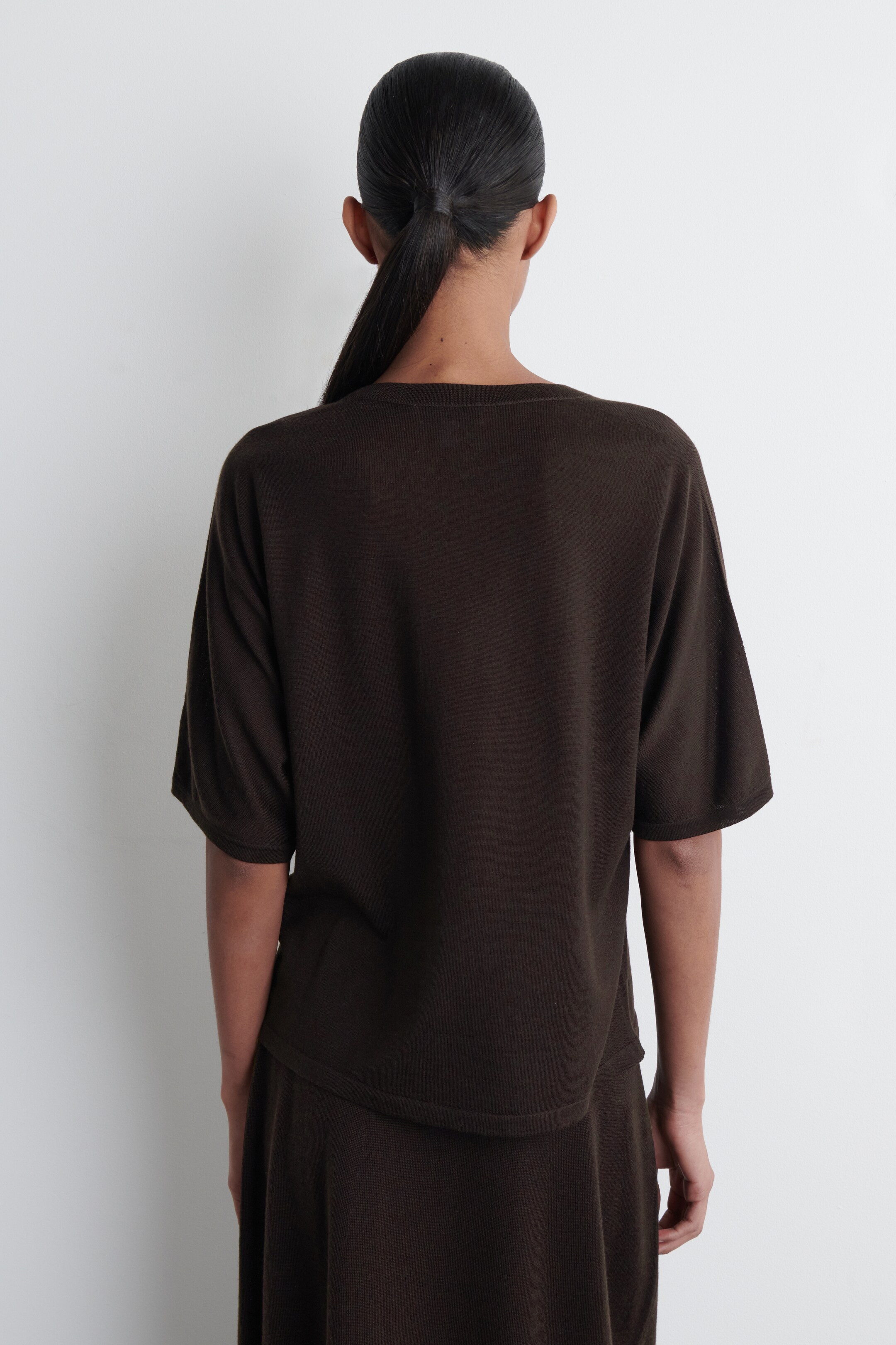 Grotere afbeelding bekijken: MERINO WOLLEN T-SHIRT - DONKERBRUIN - DAMES | H&M BE 4