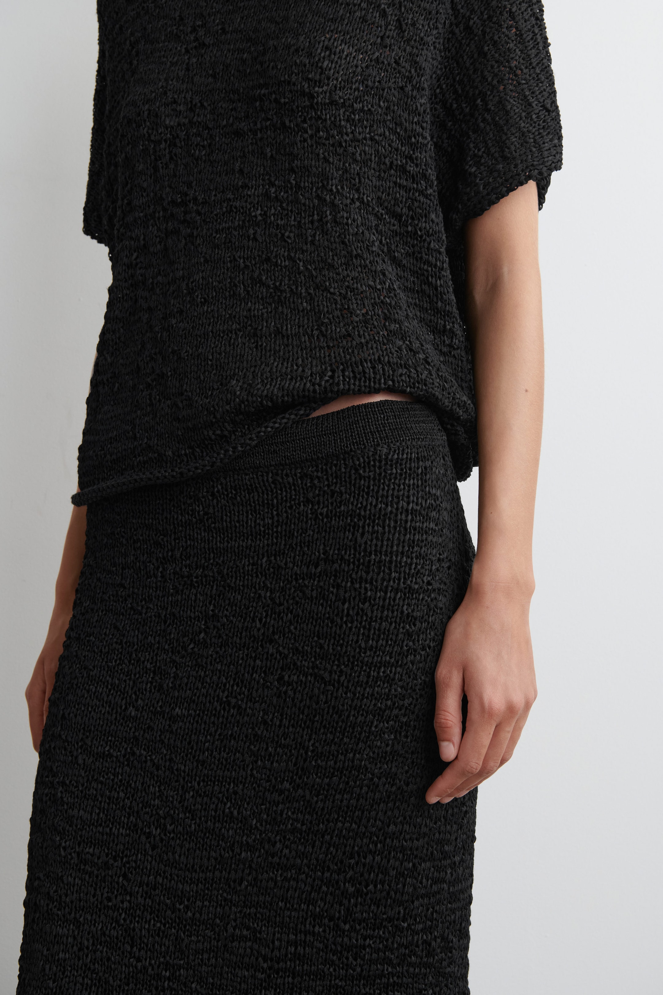 TEXTURED OPEN-KNIT MIDI SKIRT