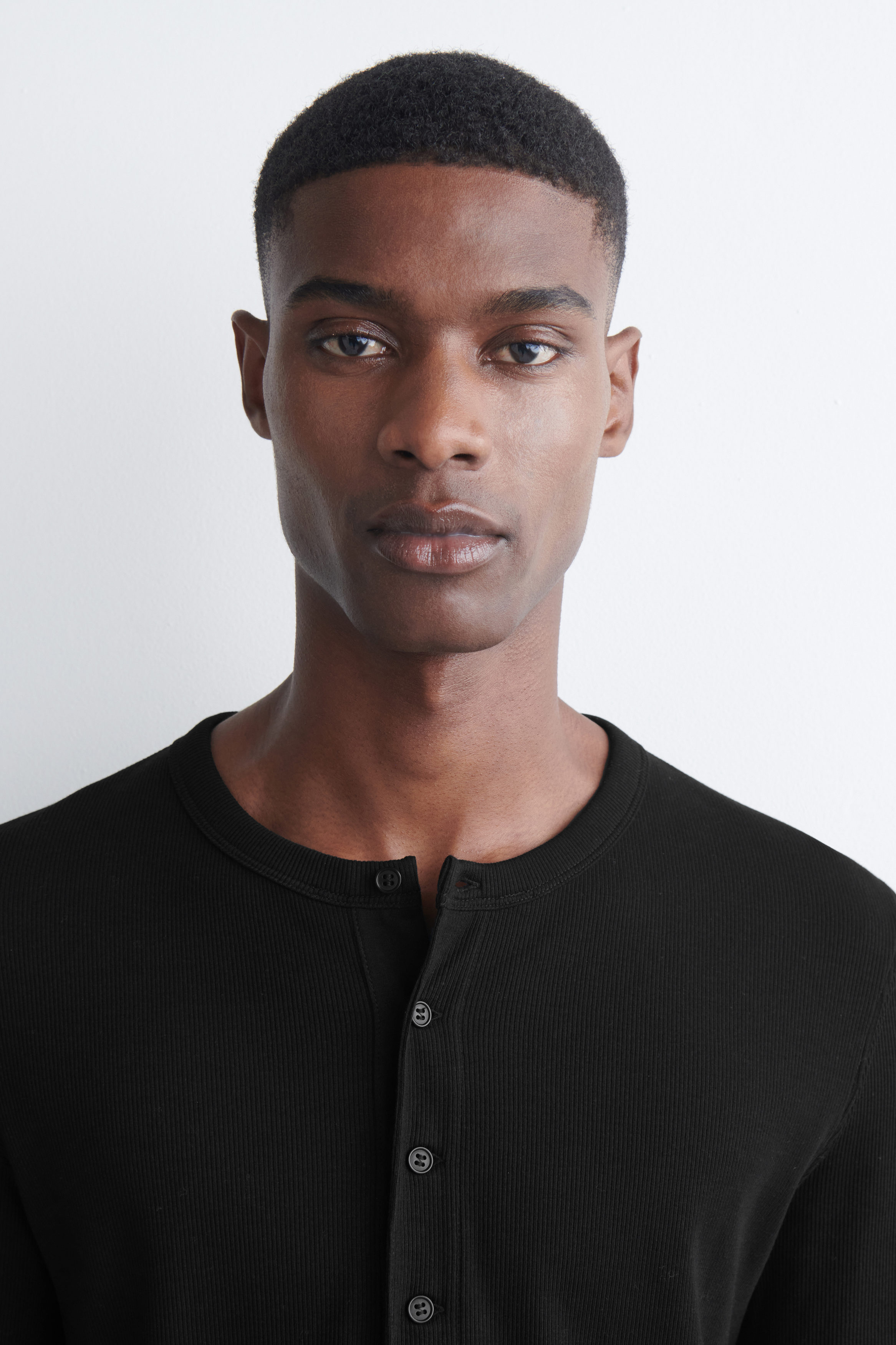 SLIM RIBBED COTTON LONG-SLEEVED HENLEY T-SHIRT - BLACK | COS