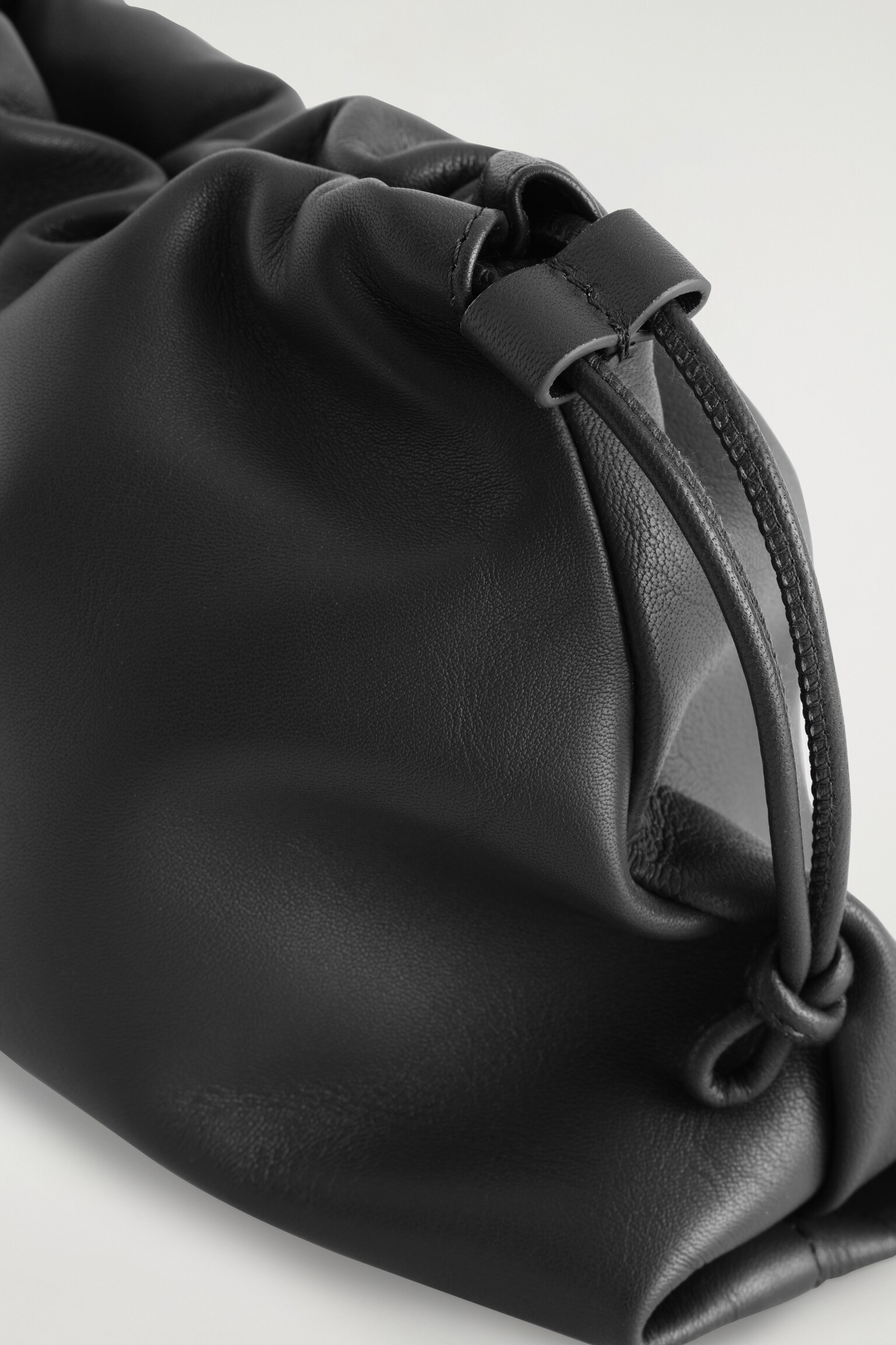 BOLSO DE MANO CAVATELLI MINI - PIEL - NEGRO/AZUL MARINO - 6