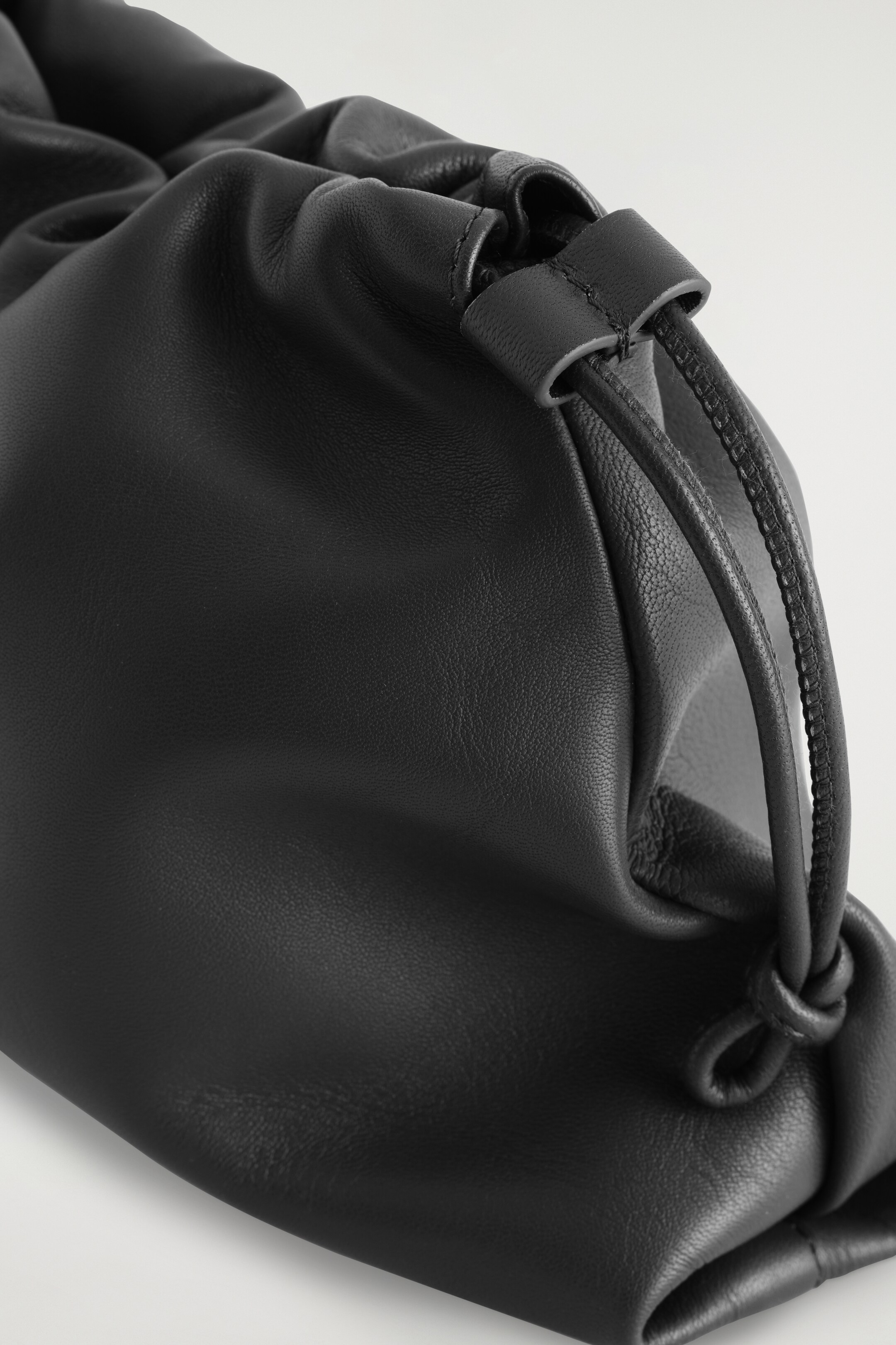 Agrandir l'image: MINI POCHETTE CAVATELLI – CUIR - NOIR - FEMME | H&M FR 8