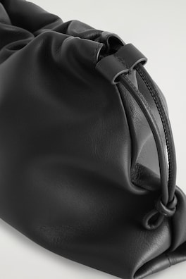 MINI CAVATELLI CLUTCH BAG - LEATHER — BLACK 5
