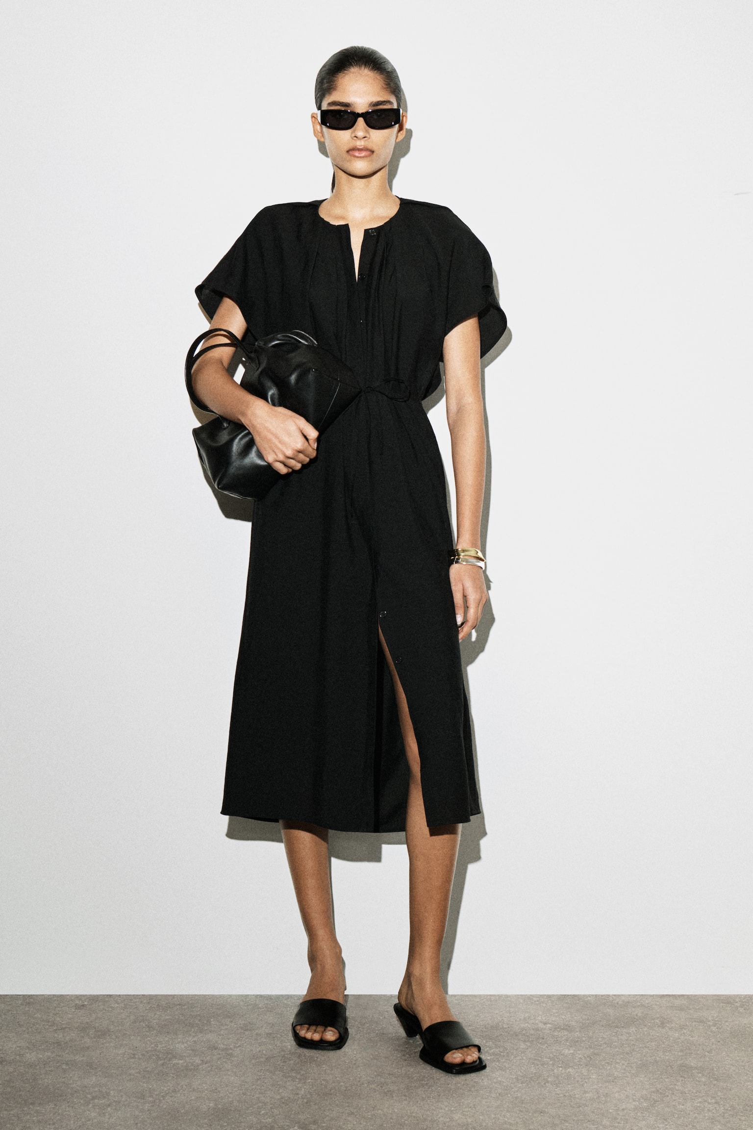 PLISOVANÉ MIDI ŠATY S OPASKOM - ČIERNA/SLONOVÁ KOSŤ / BODKOVANÝ VZOR - 1