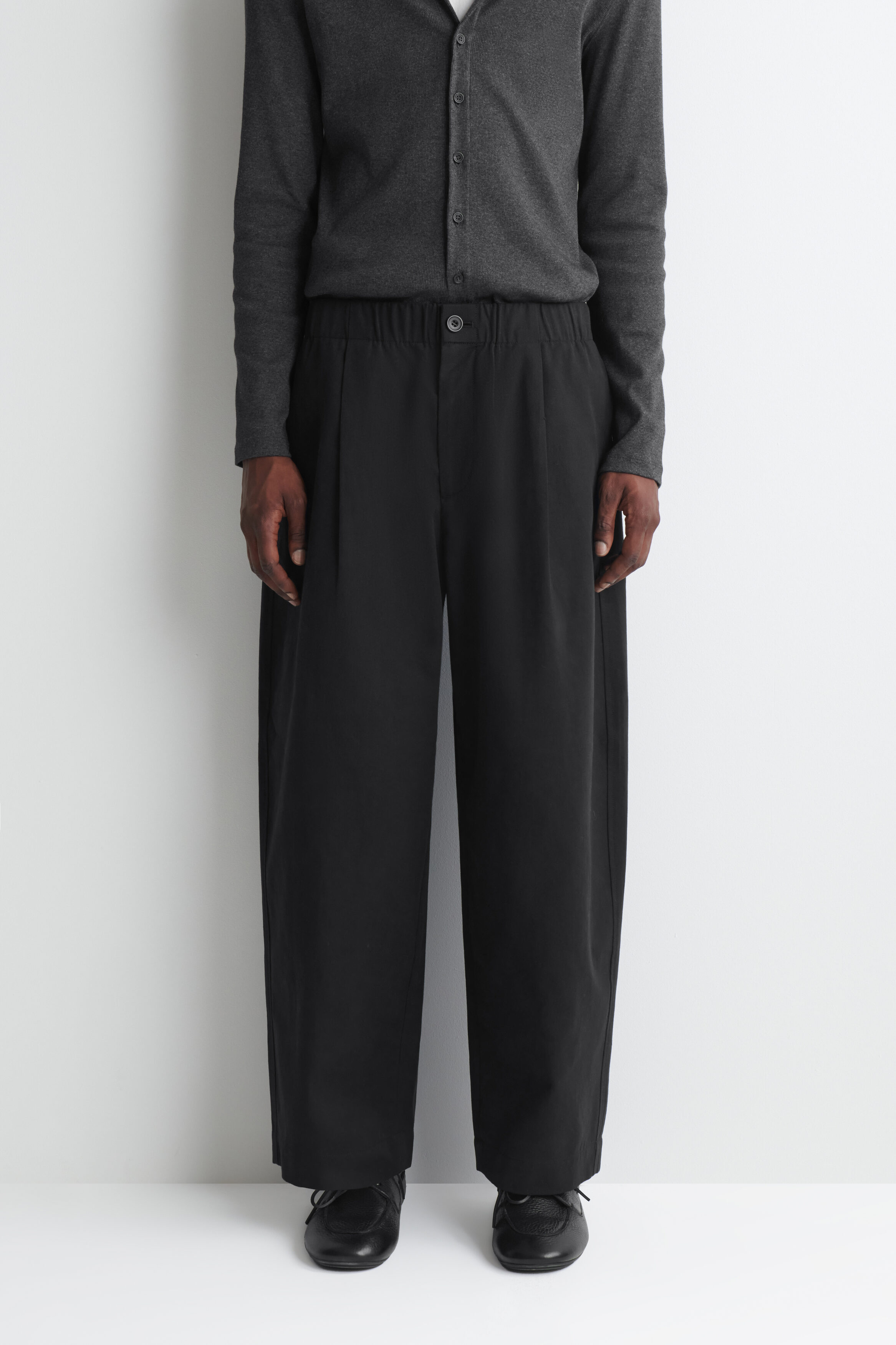 PLEATED RELAXED-FIT BARREL-LEG PANTS - thumbnail 2