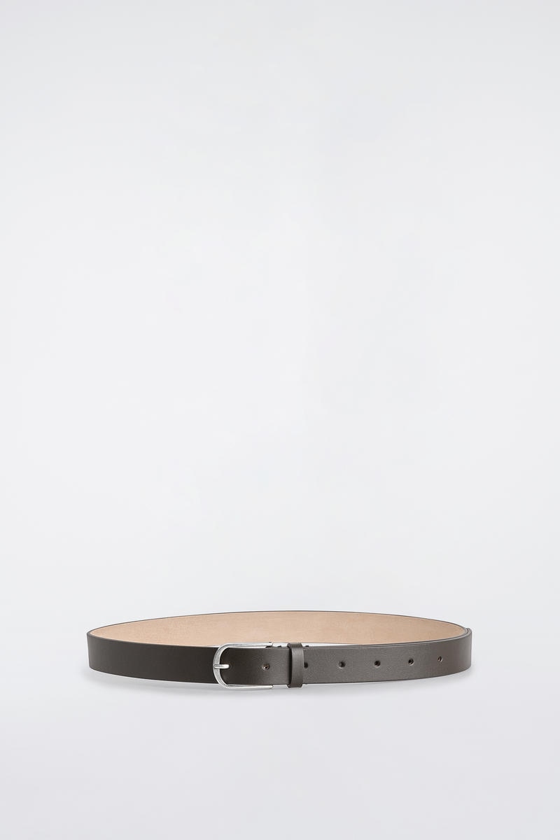 Rounded-Buckle Leather Belt