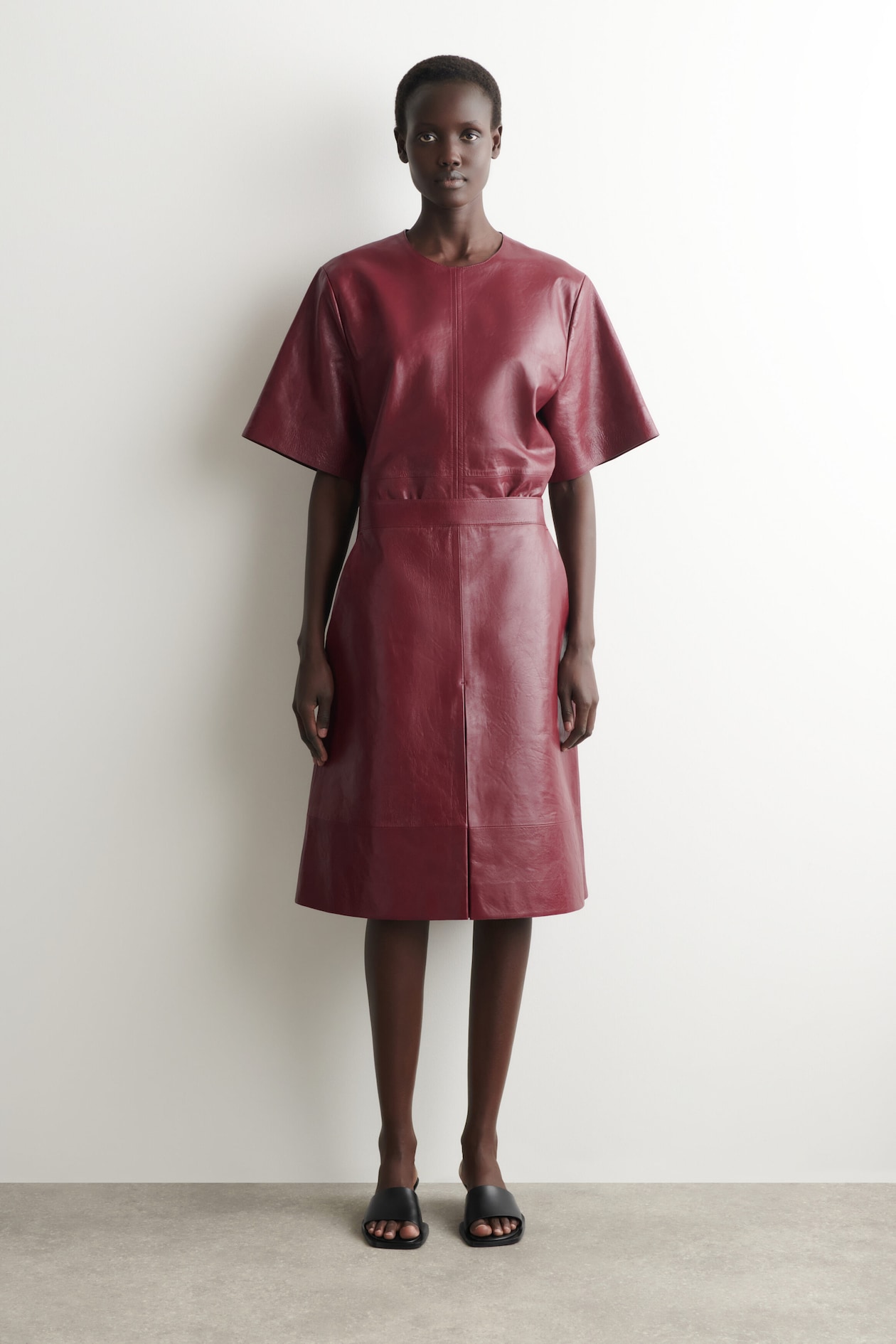 PANELLED TEXTURED-LEATHER T-SHIRT — CRIMSON