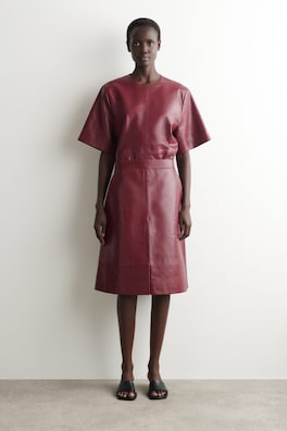 PANELLED TEXTURED-LEATHER T-SHIRT — CRIMSON 2