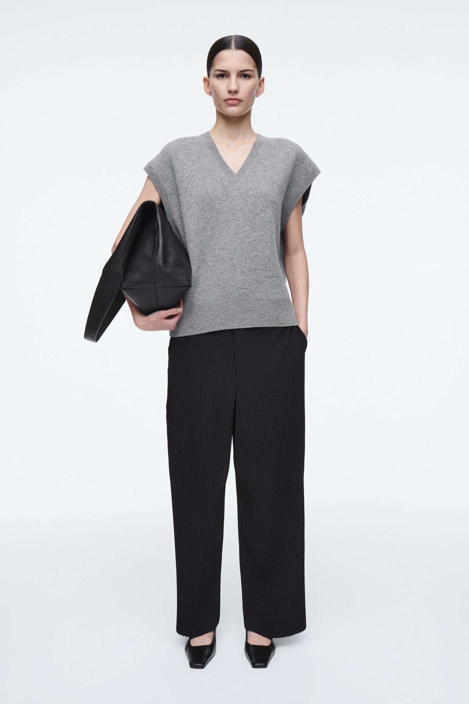 PLISSÉ WIDE-LEG TROUSERS - BLACK
