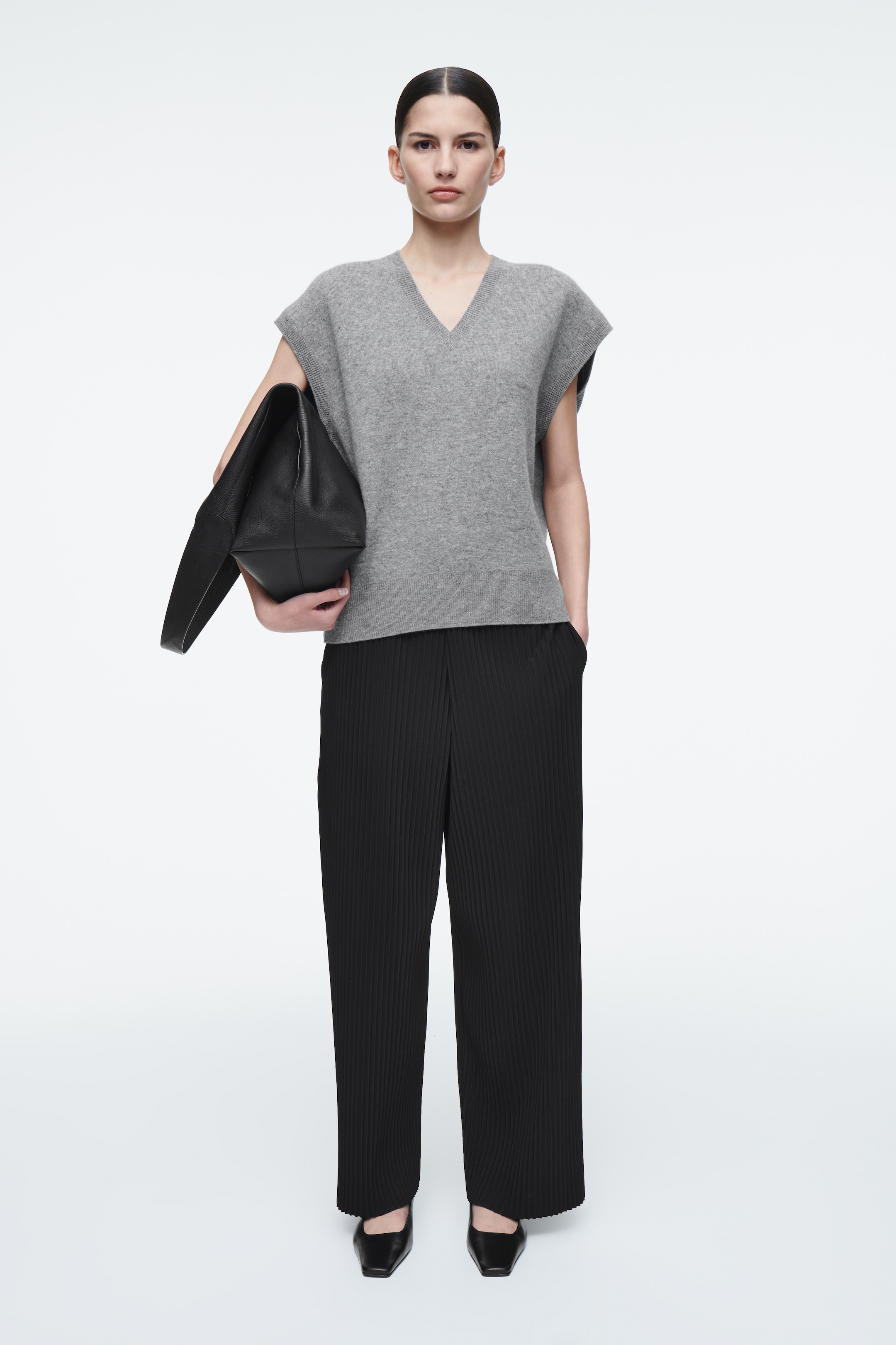 Grösseres Bild ansehen: PLISSIERTE HOSE MIT WEITEM BEIN - SCHWARZ - DAMEN | H&M CH 1