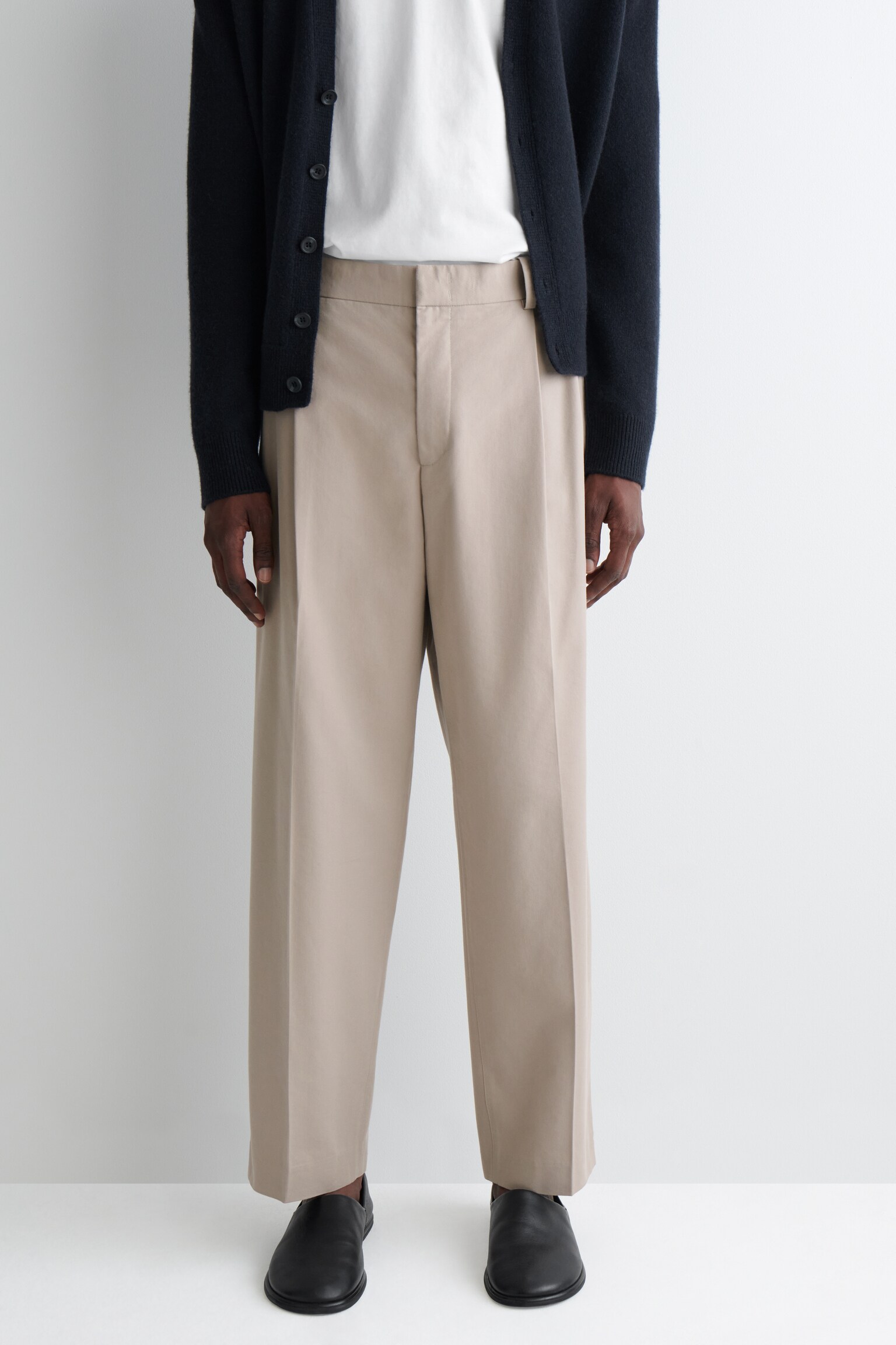 PANTALÓN SARGA DE ALGODÓN PIERNA RECTA CON PINZAS - TOPO/NEGRO/TOPO OSCURO - 6