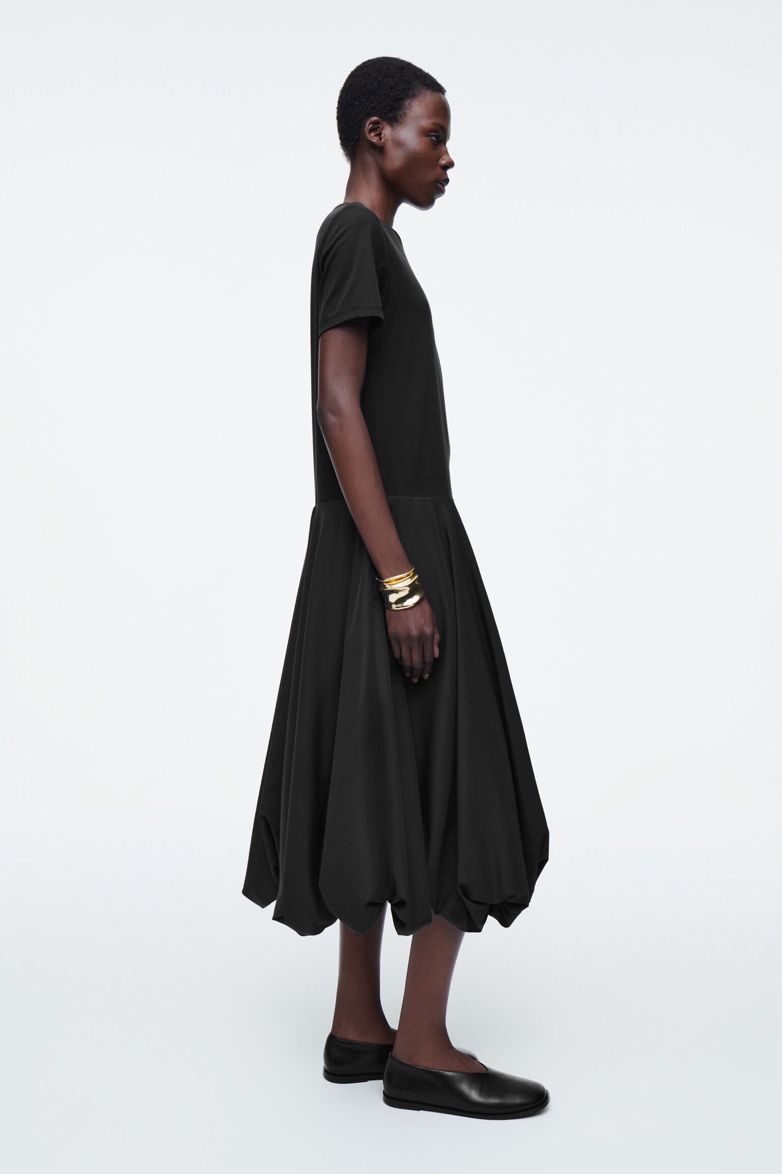 VESTIDO MIDI CON DOBLADILLO ESTILO GLOBO - NEGRO - 4