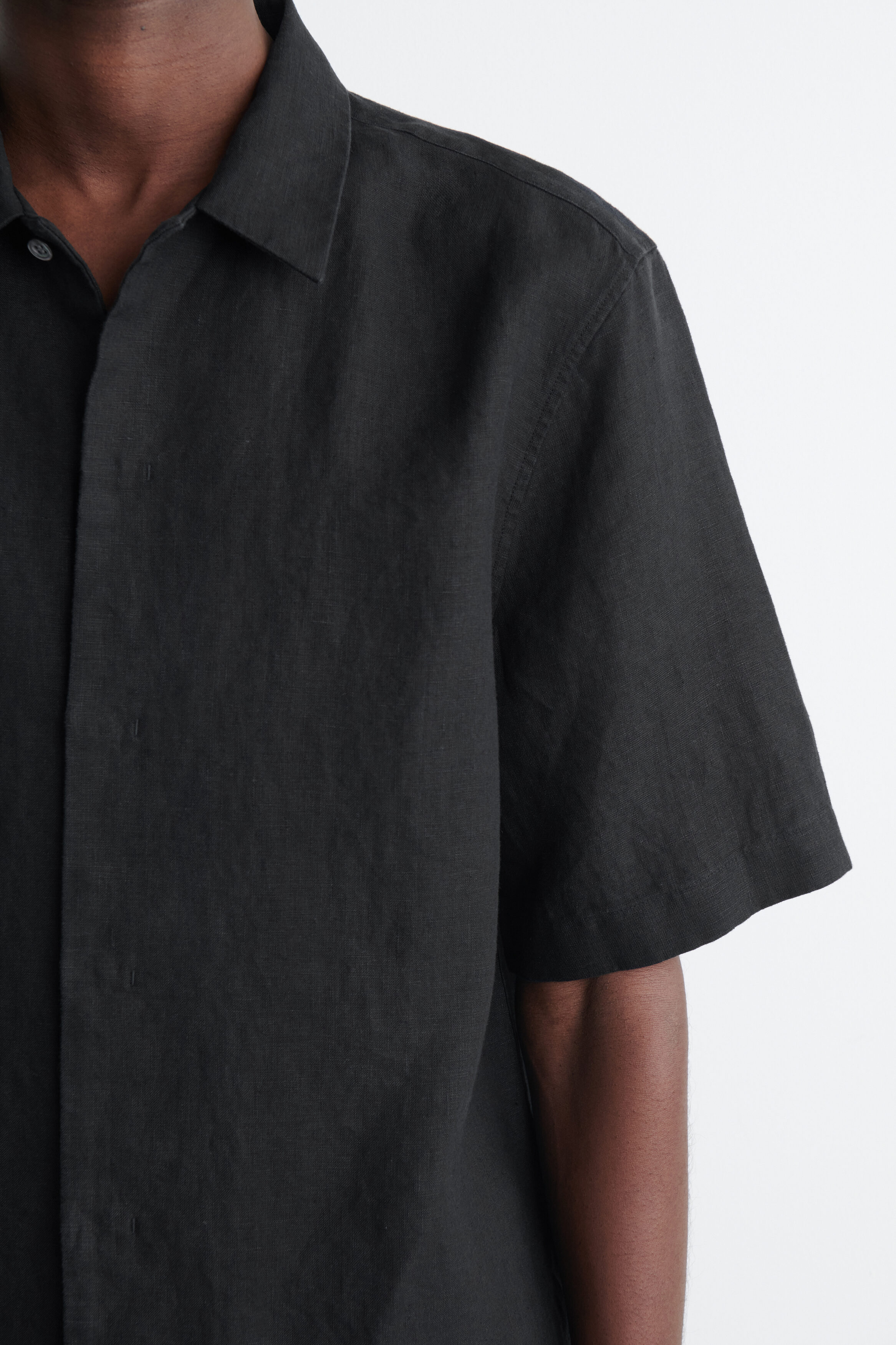 LINEN SHORT-SLEEVED SHIRT - BLACK | COS CA