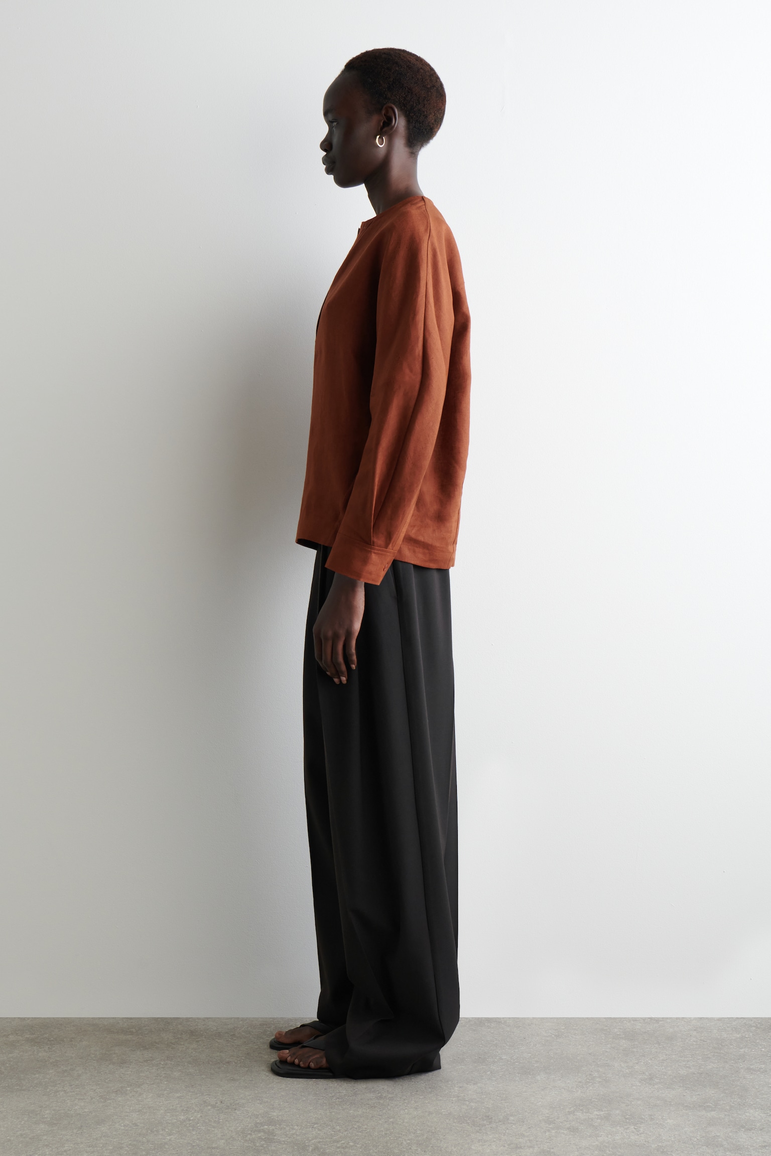 VOLUMINOUS LINEN BLOUSE - RUST RED/DARK BLUE - 4