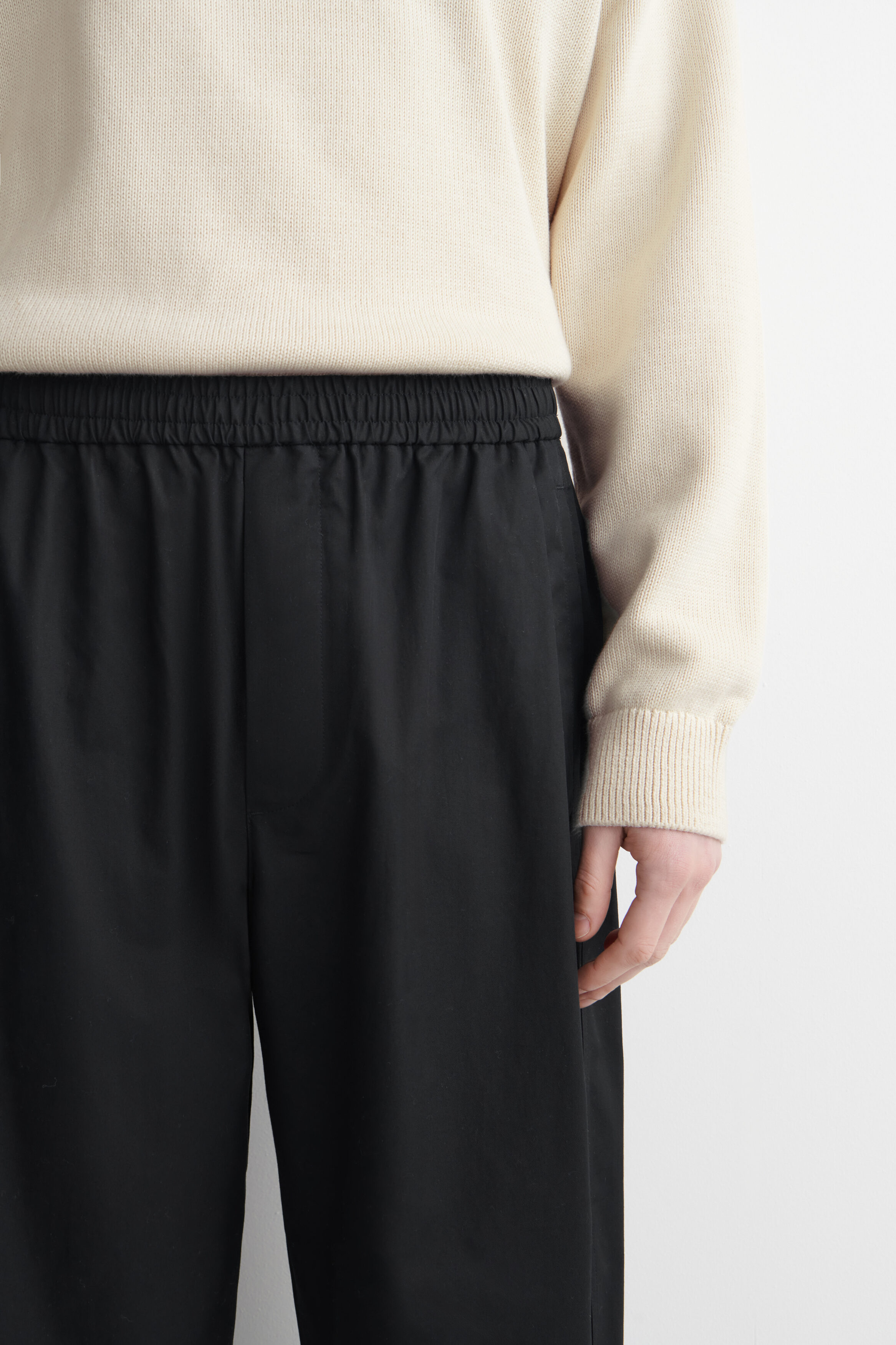 CROPPED ELASTICATED RELAXED-FIT WIDE-LEG TROUSERS - BLACK | COS