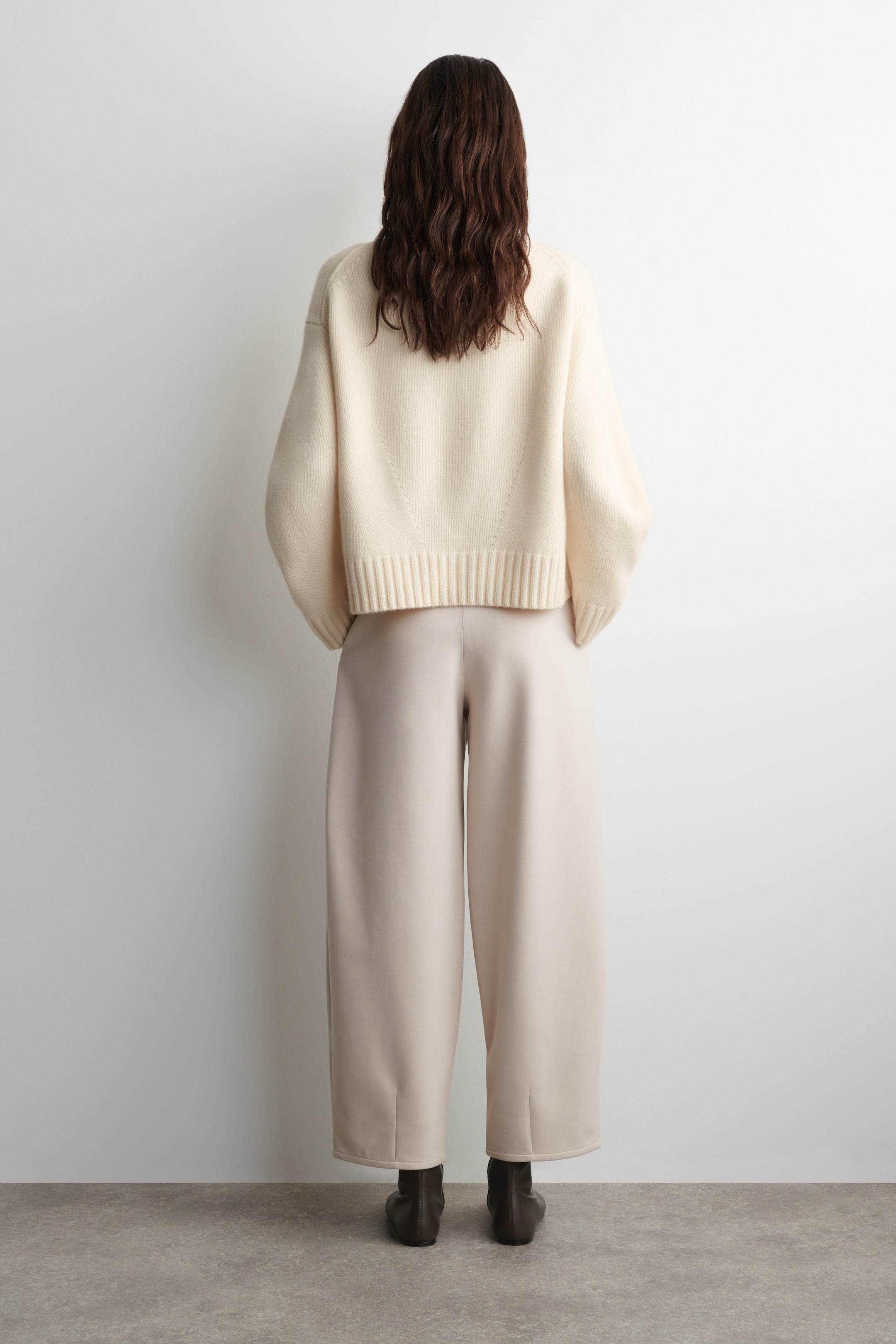 View larger image: BARREL-LEG TROUSERS - LIGHT BEIGE - Ladies | H&M GB 3