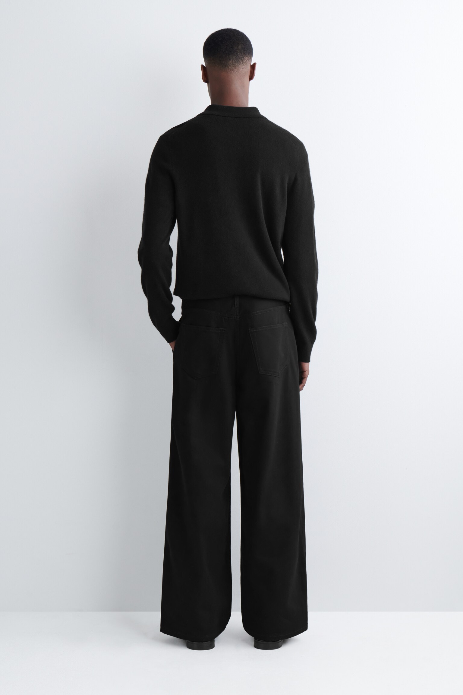 HOSE AUS DENIM MIT WEITEM BEIN - SCHWARZ/DUNKELBRAUN - 3