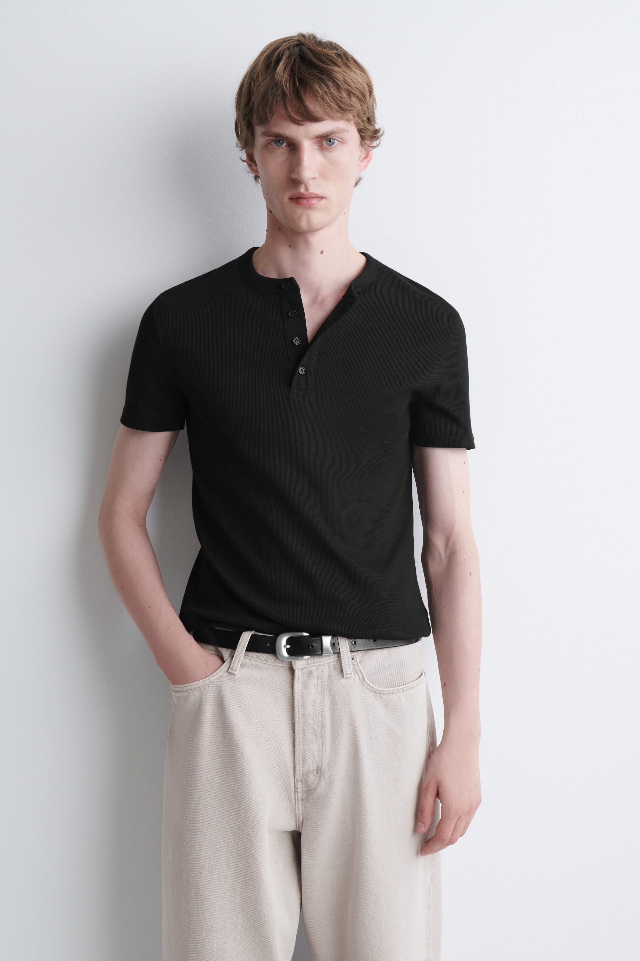 T‑shirt Henley côtelé coupe ajustée