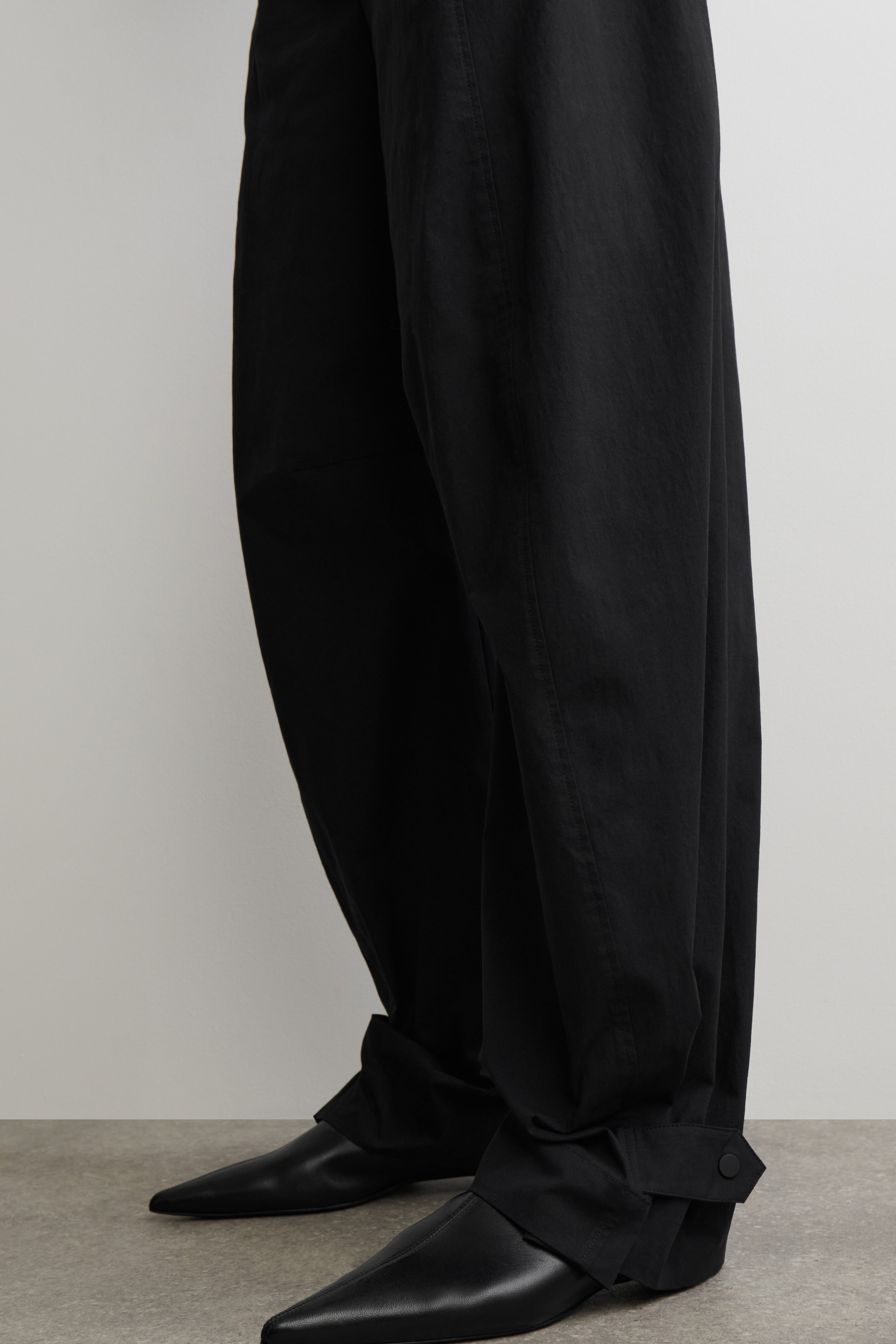 Agrandir l'image: PANTALON BARREL WORKWEAR - NOIR - FEMME | H&M FR 3